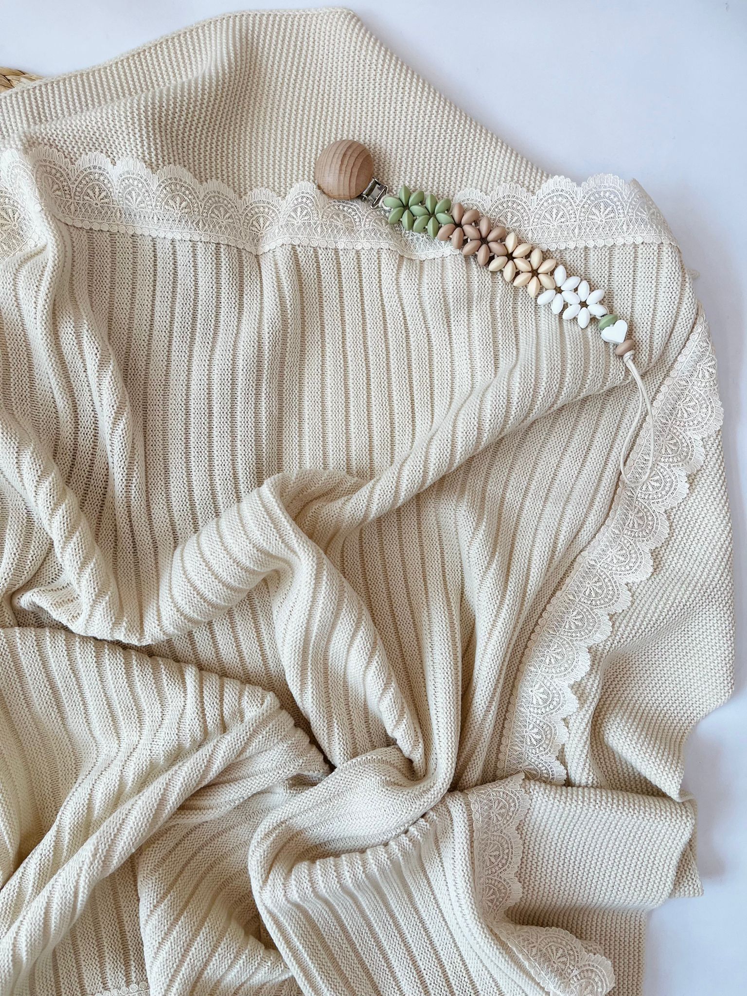 copertina FILATO CALDO CREMA E PIZZO - Noi da piccoli