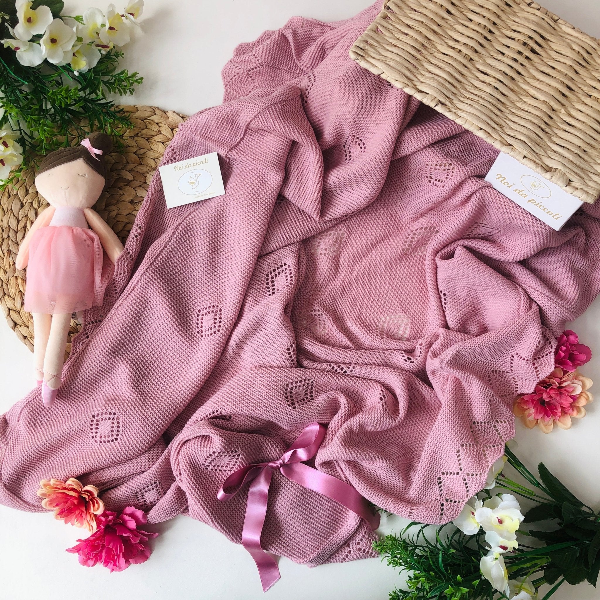 COPERTINA FILATO CALDO ROSA EMPOLVADO ROMBI FORELLATI - Noi da piccoli