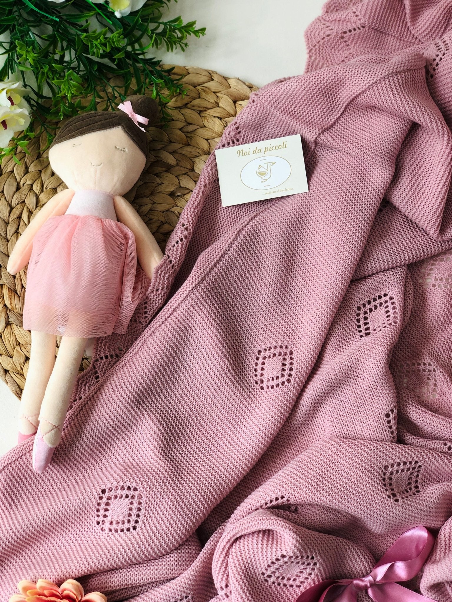 COPERTINA FILATO CALDO ROSA EMPOLVADO ROMBI FORELLATI - Noi da piccoli