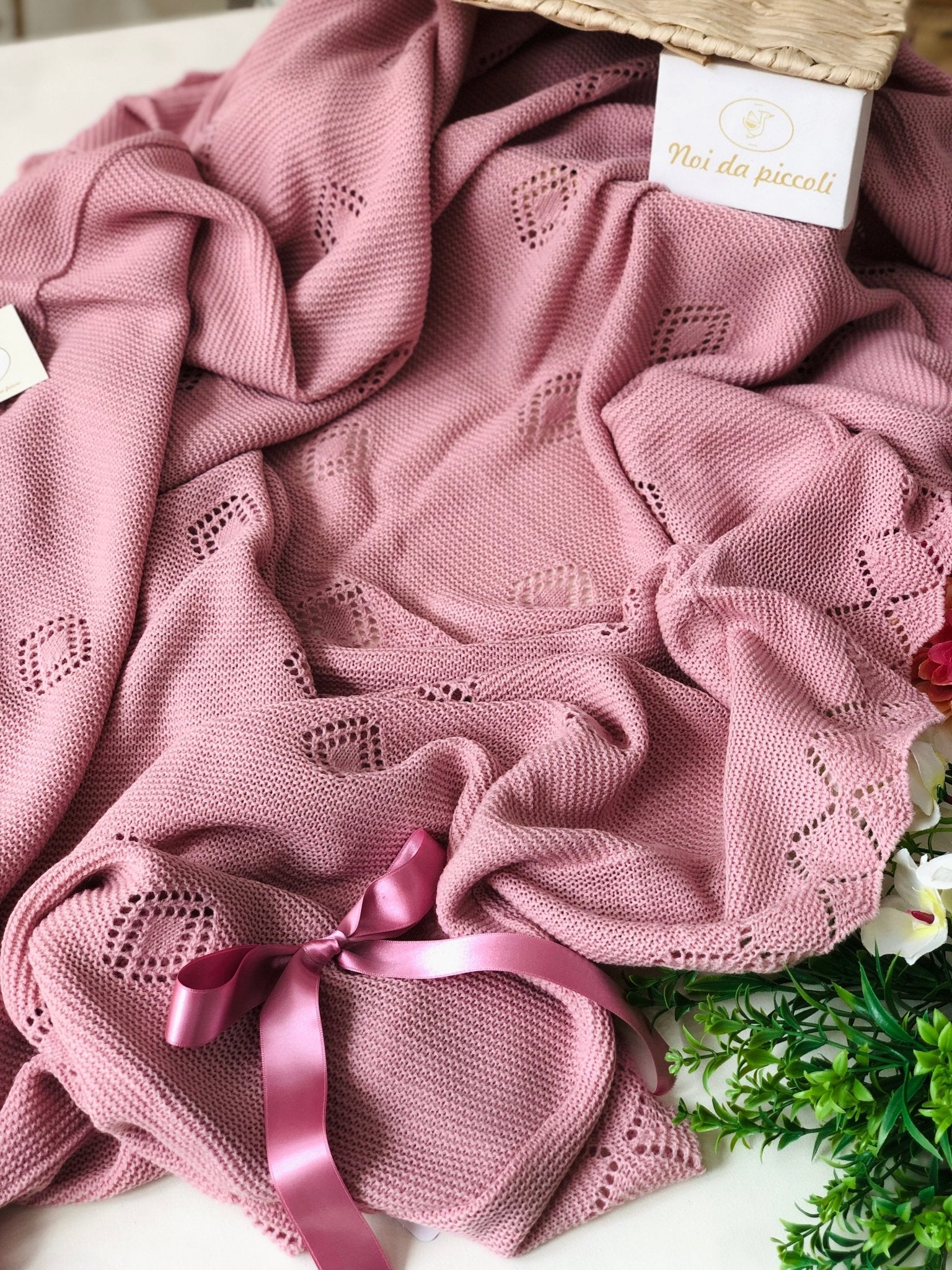 COPERTINA FILATO CALDO ROSA EMPOLVADO ROMBI FORELLATI - Noi da piccoli