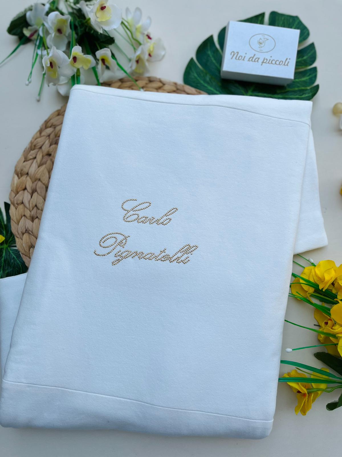 COPERTINA IN CALDO COTONE BIANCO CON LOGO CENTRALE ORO - Noi da piccoli