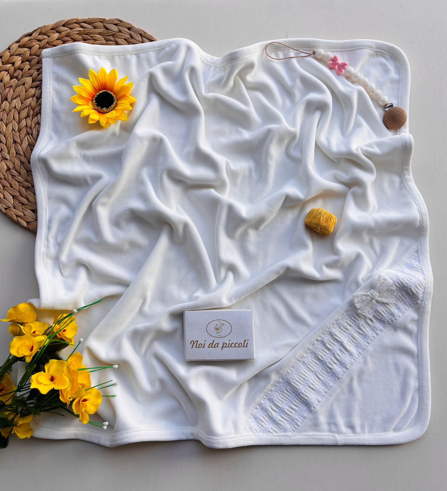 COPERTINA IN CINIGLIA CON FIOCCHETTO RICAMATO BIANCO - Noi da piccoli