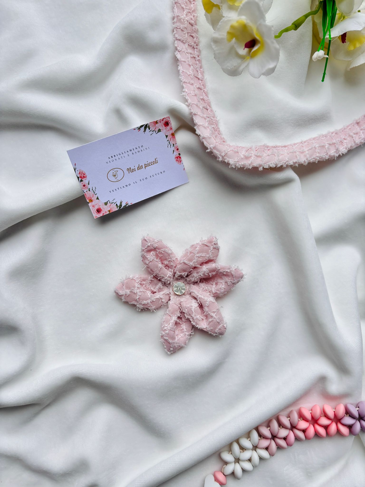 COPERTINA IN CINIGLIA CON FIORELLINO RICAMATO BIANCO E ROSA - Noi da piccoli