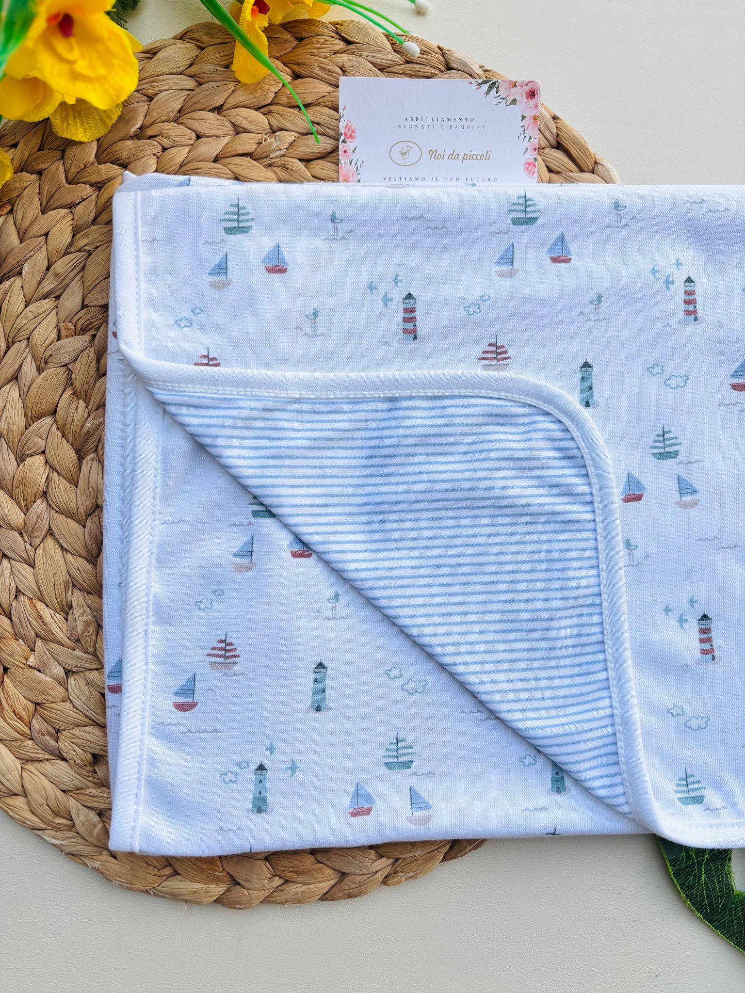 COPERTINA IN COTONE A RIGHE E BARCHETTE BIANCO CIELO - Noi da piccoli