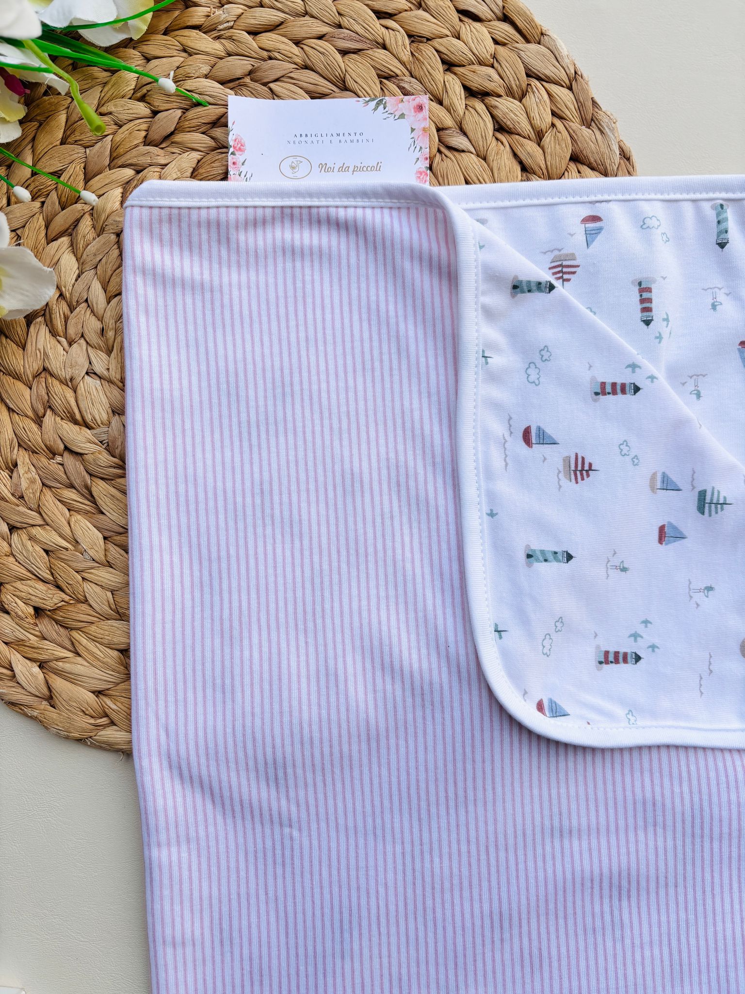 COPERTINA IN COTONE A RIGHE E BARCHETTE BIANCO ROSA - Noi da piccoli