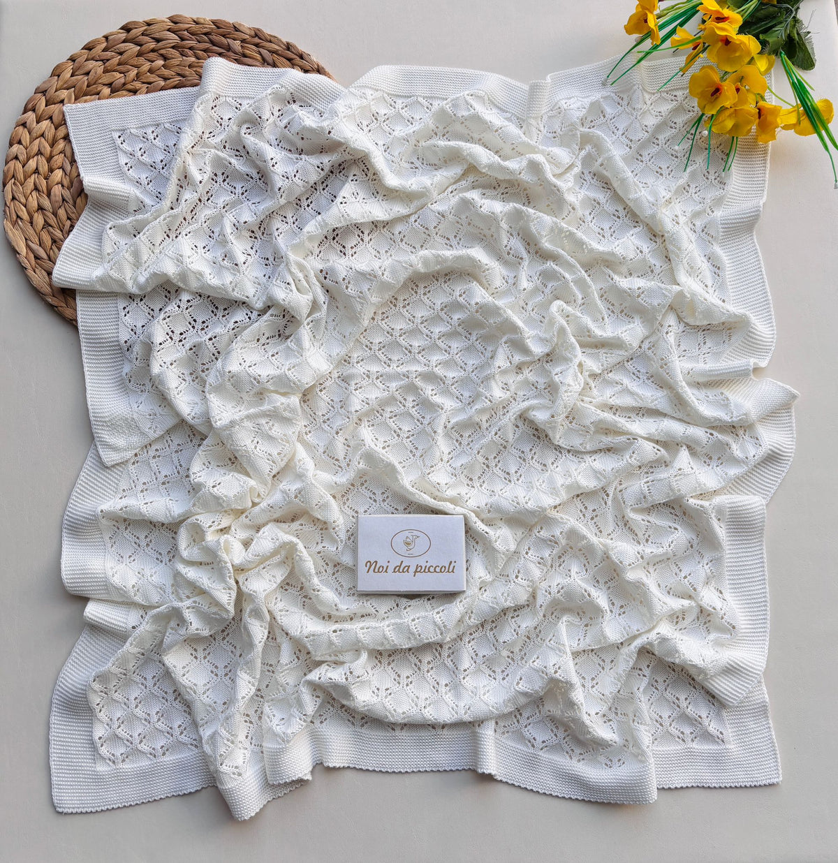 COPERTINA IN COTONE CON DELICATI RICAMI CRUDO - Noi da piccoli