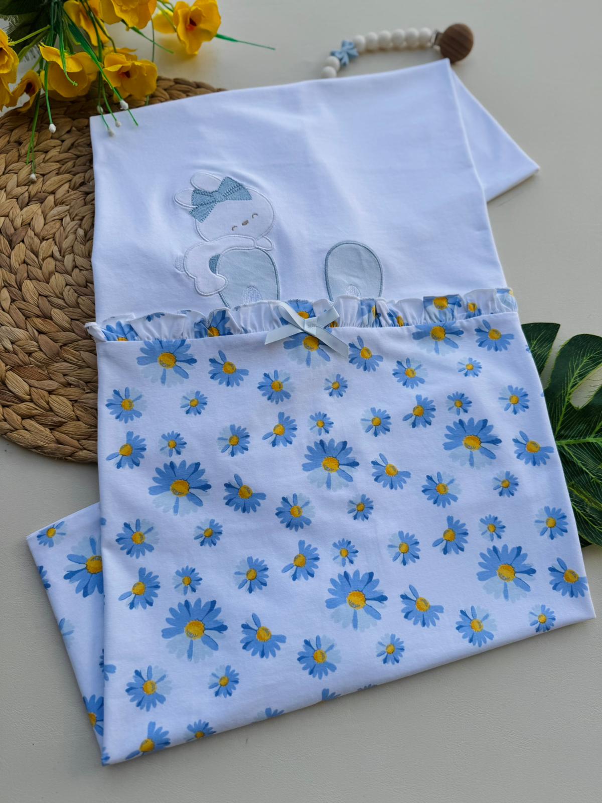 COPERTINA IN COTONE CON FIORI BIANCO CIELO - Noi da piccoli
