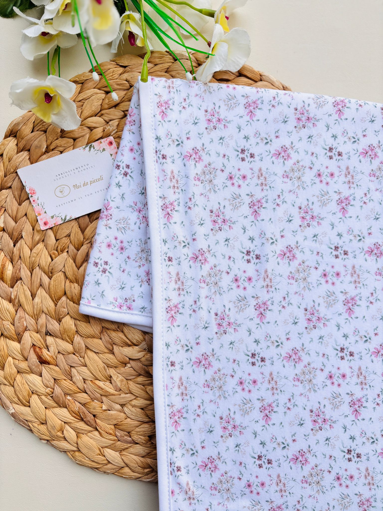 COPERTINA IN COTONE CON FOGLIOLINE BIANCO ROSA - Noi da piccoli