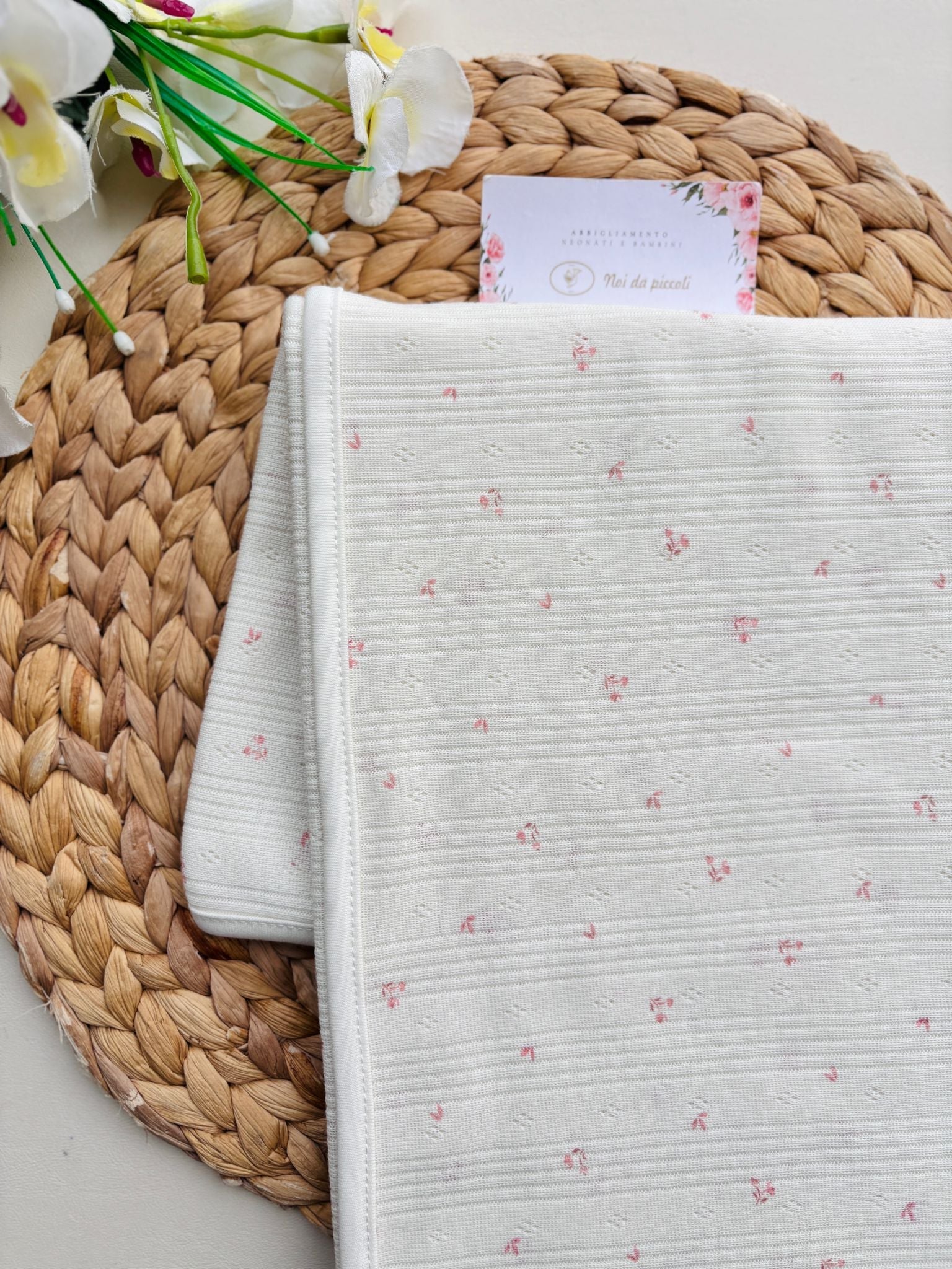 COPERTINA IN COTONE CON FOGLIOLINE CRUDO - Noi da piccoli