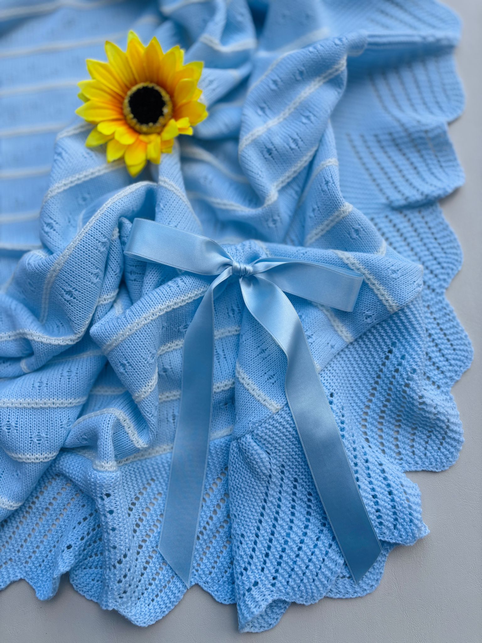 COPERTINA IN FILATO CALDO CELESTE - Noi da piccoli