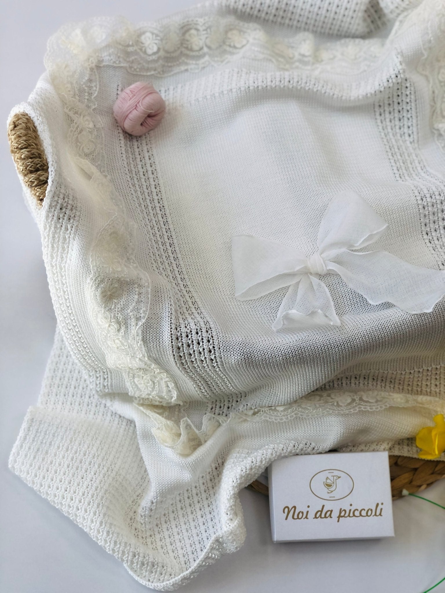 COPERTINA IN FILO COTONE VANIGLIA E PIZZO ROMANTICO - Noi da piccoli