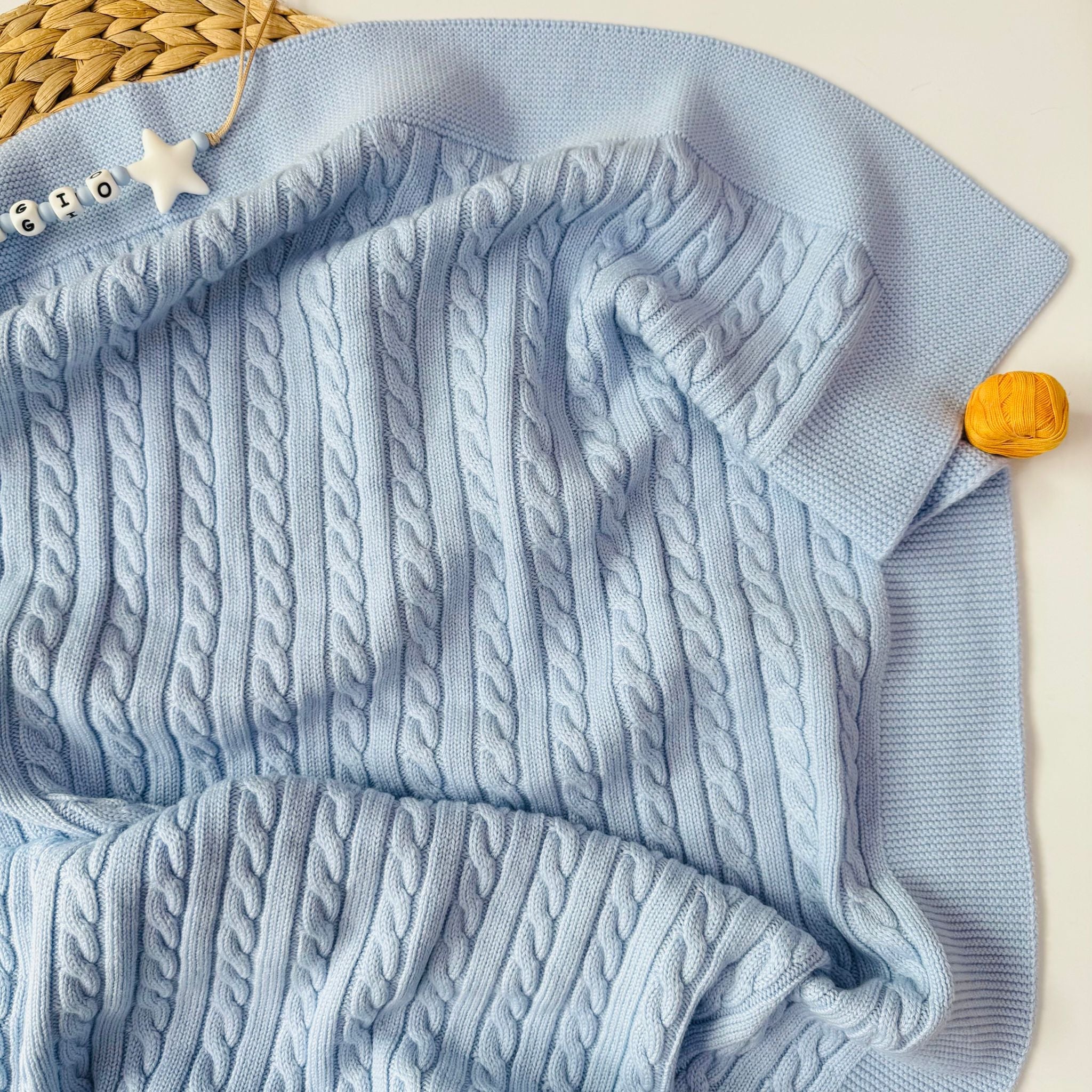 COPERTINA TRECCIA 100% LANA CELESTE - Noi da piccoli