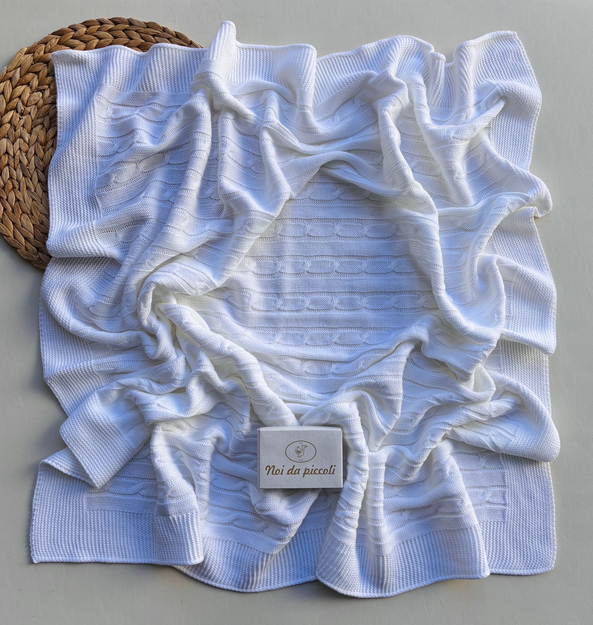 COPERTINA TRENZAS FILATO CALDO BLANCO - Noi da piccoli