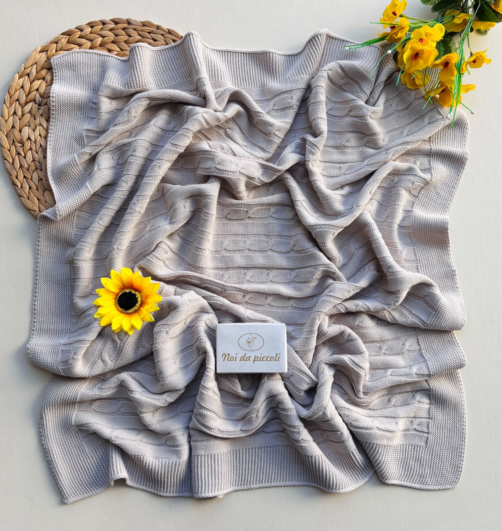 COPERTINA TRENZAS FILATO CALDO piedra - Noi da piccoli