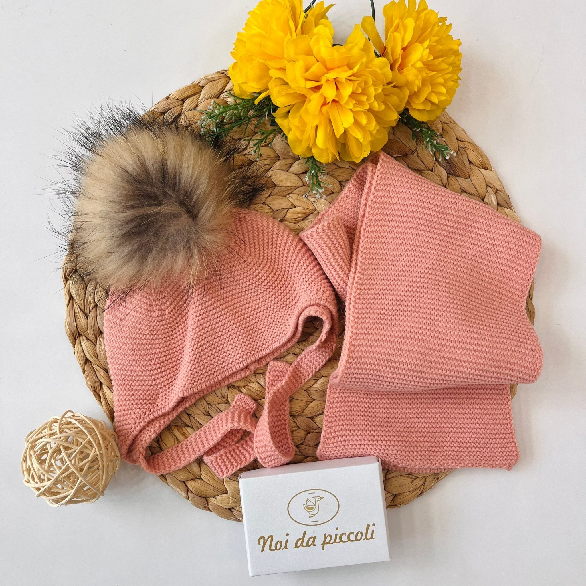 CUFFIETTA CON PON PON ECOLOGICO E SCIARPA PESCA - Noi da piccoli