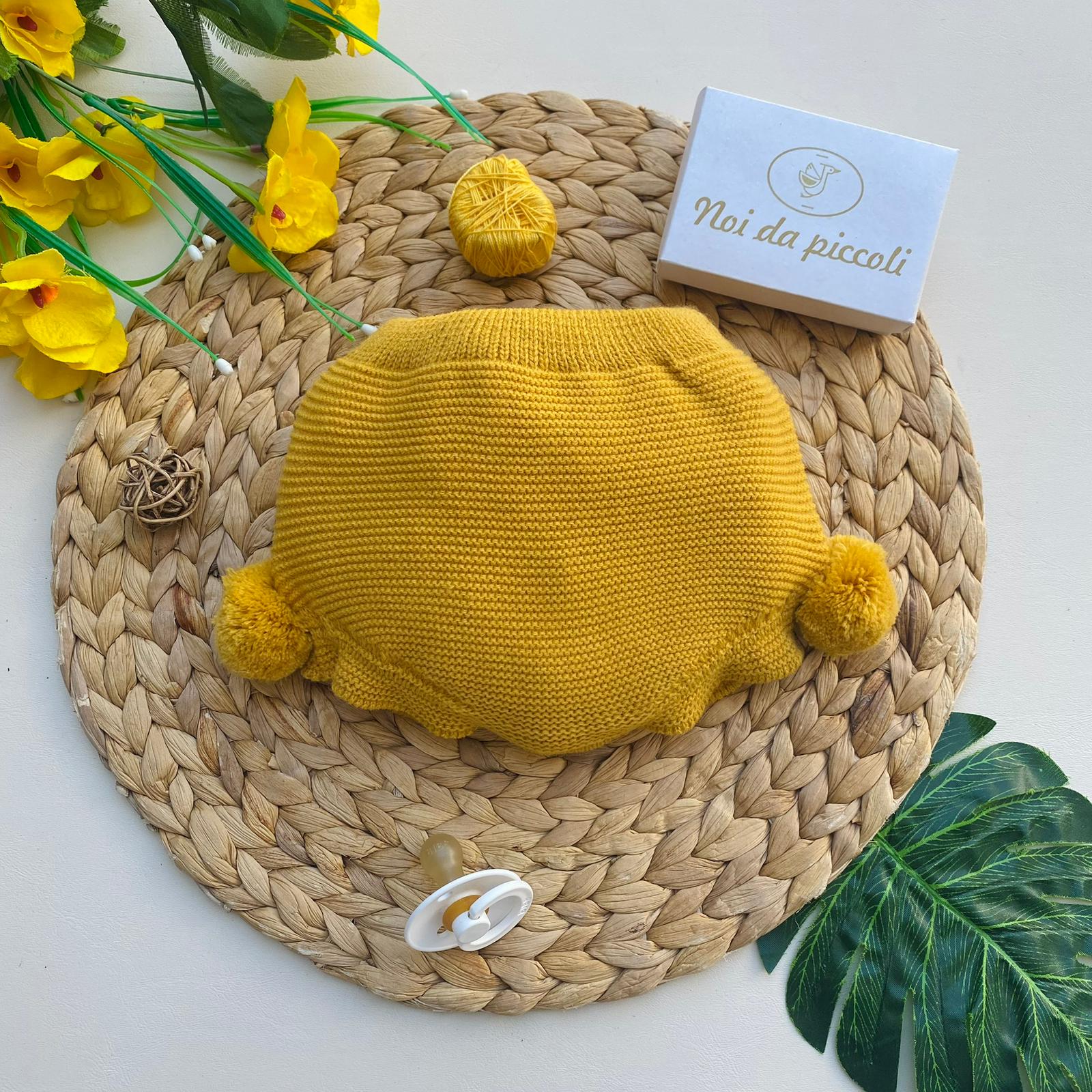 CULOTTINA CON POM - POM 100% ACRILICO GIALLO SENAPE - Noi da piccoli