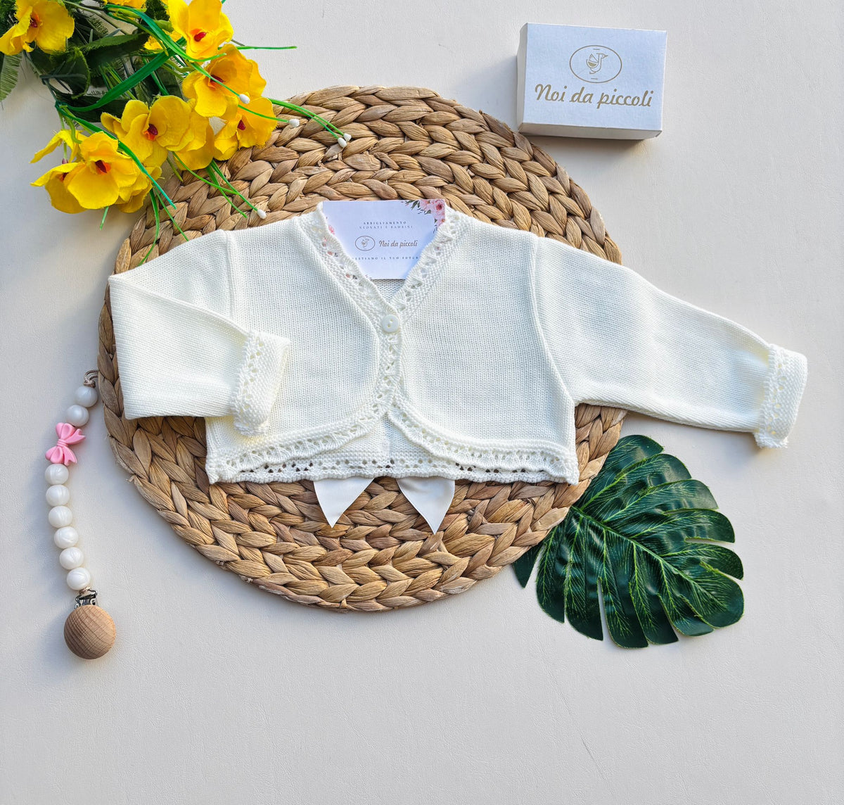 Warm yarn sweater with delicate embroidery and small bow off-white