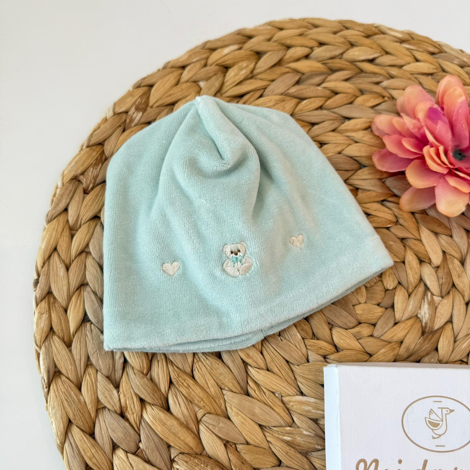 CAPPELLO IN CINIGLIA VERDE ACQUA CON ORSETTI E CUORI