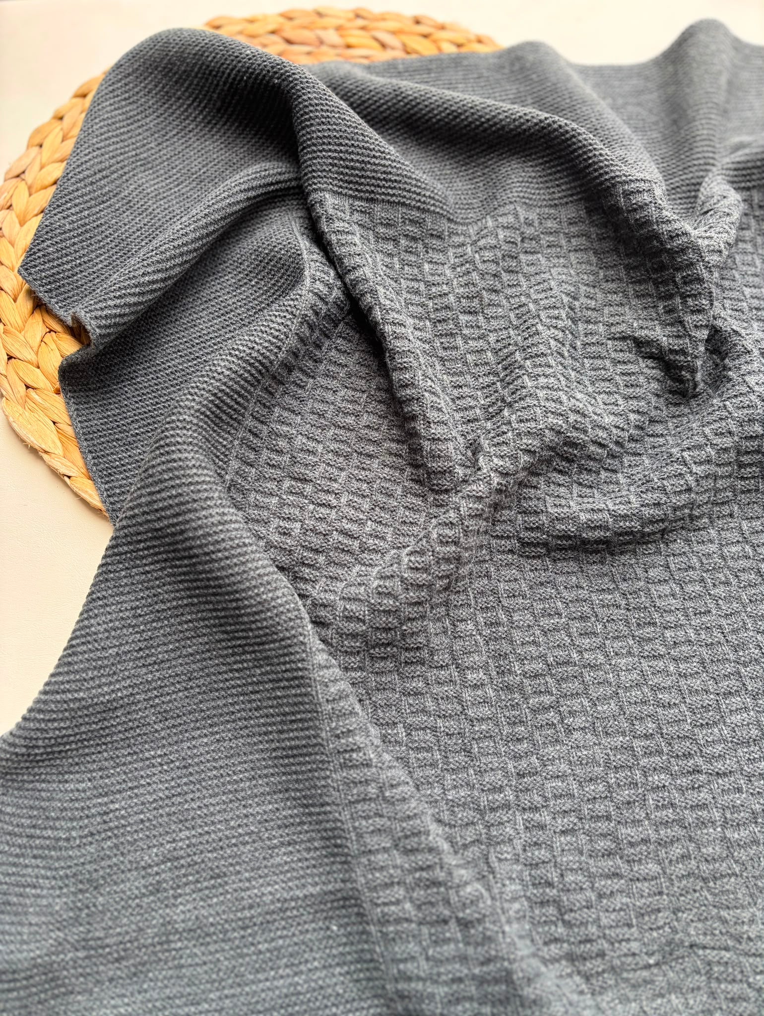 copertina FILATO CALDO GRIGIO