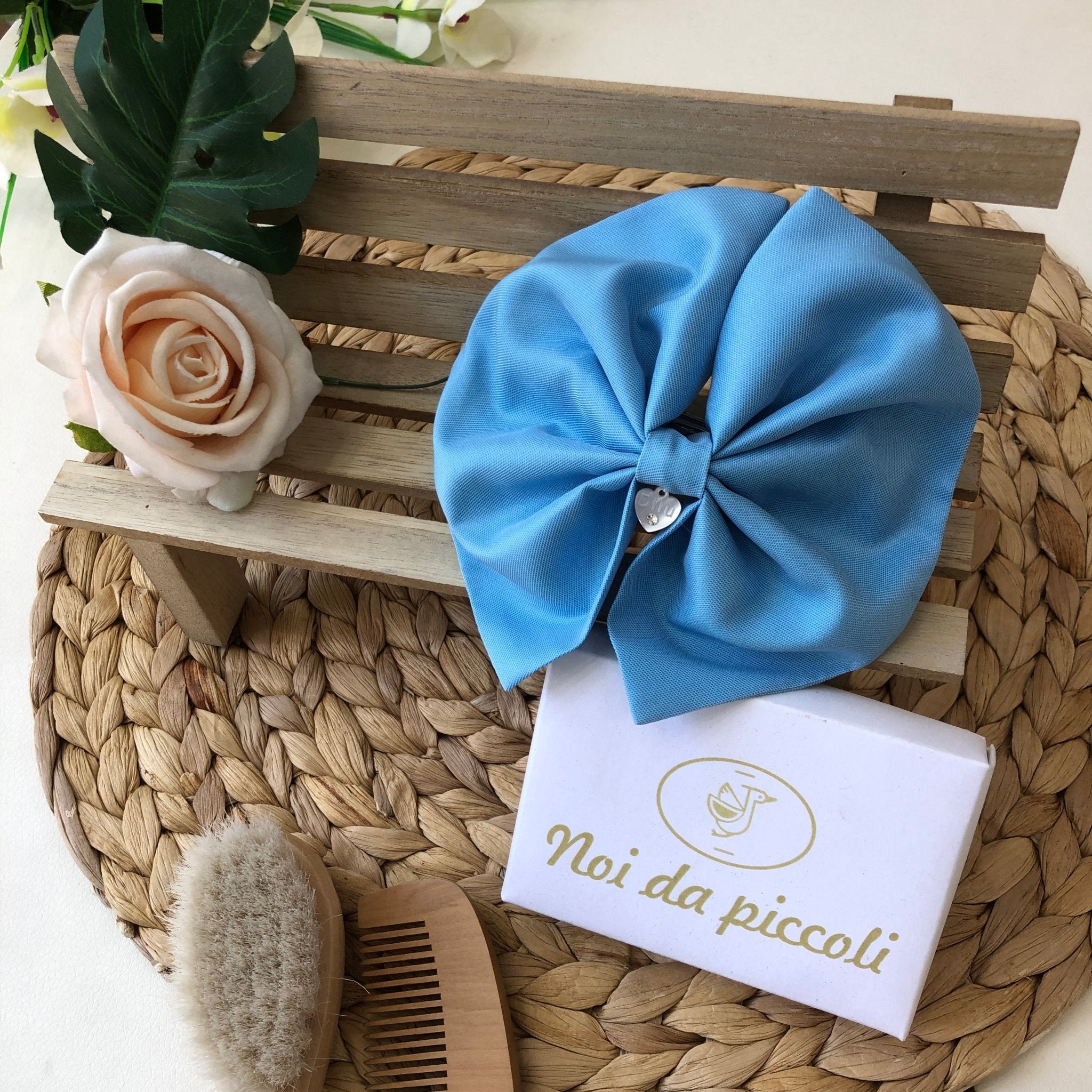 FERMAGLIO CON FIOCCHETTO CIELO - Noi da piccoli