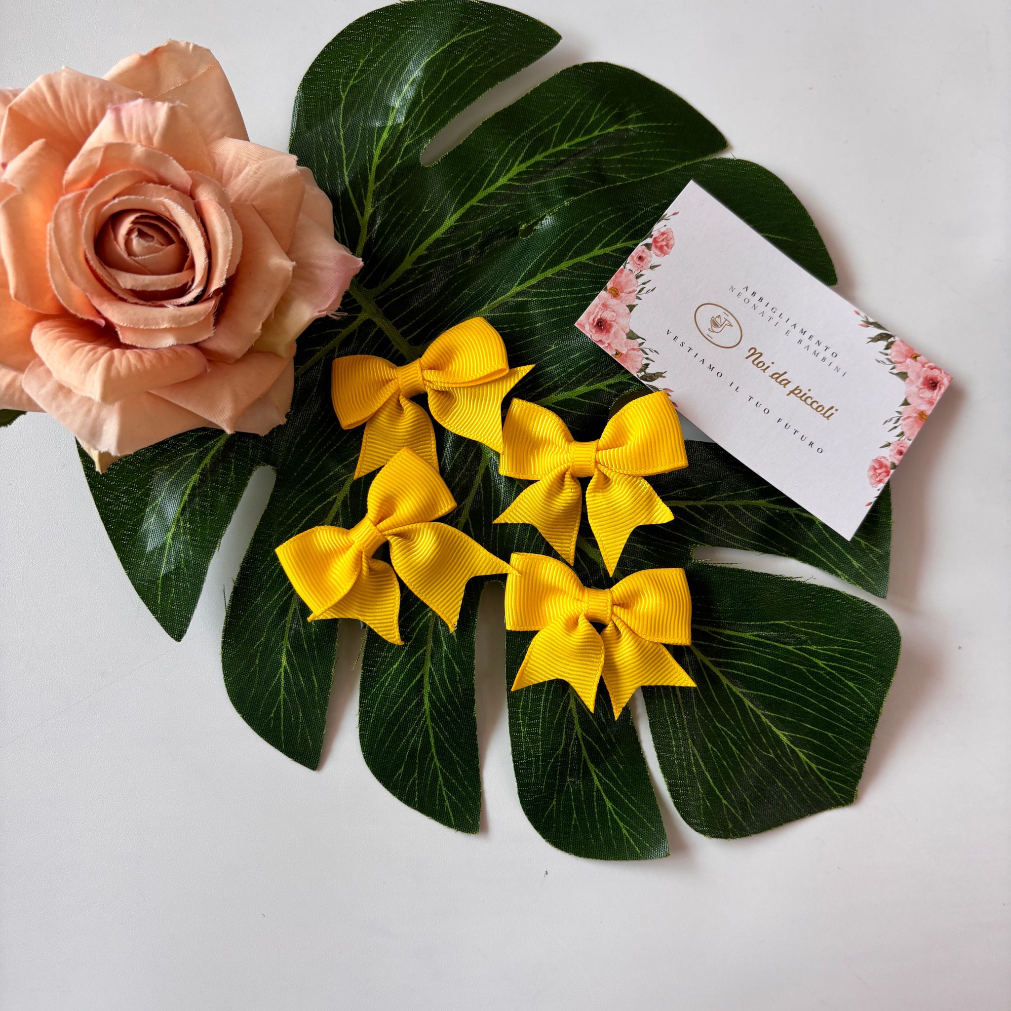 FERMAGLIO CON FIOCCO GIALLO - Noi da piccoli