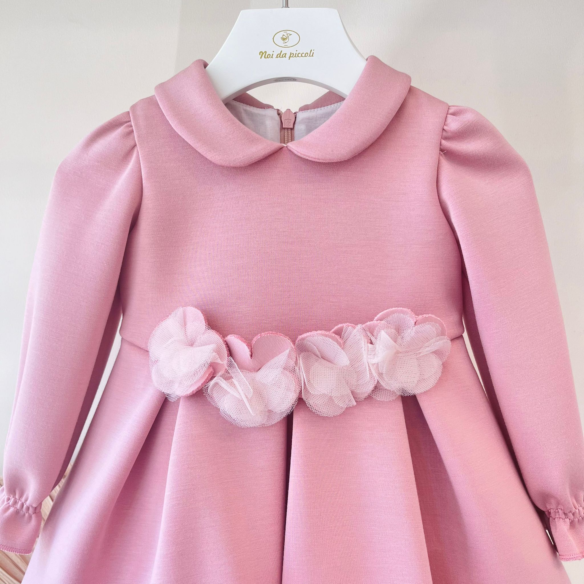ABITO ROSA CON CINTURINA DI FIORI DI TULLE