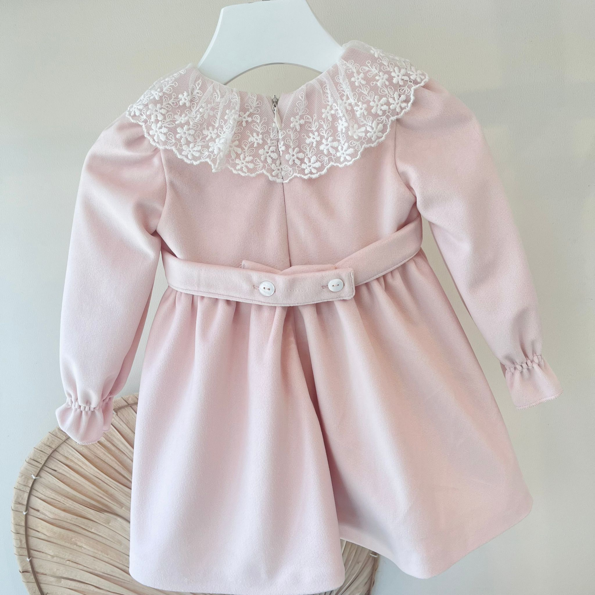 ABITO IN VELLUTO ROSA CON COLLO PIZZO