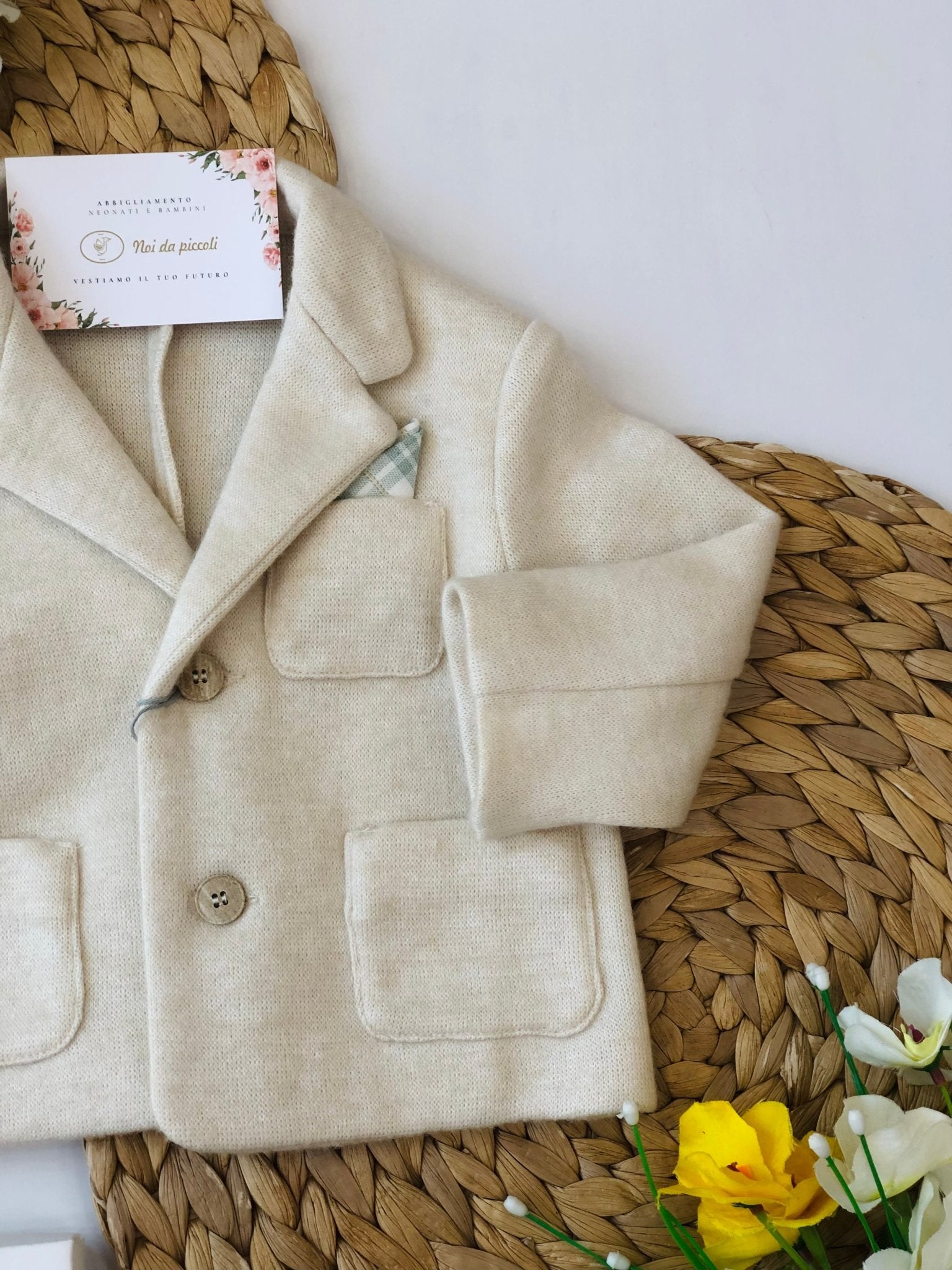 GIACCA IN MAGLIA BEIGE CON 2 TASCHE SUL DAVANTI - Noi da piccoli