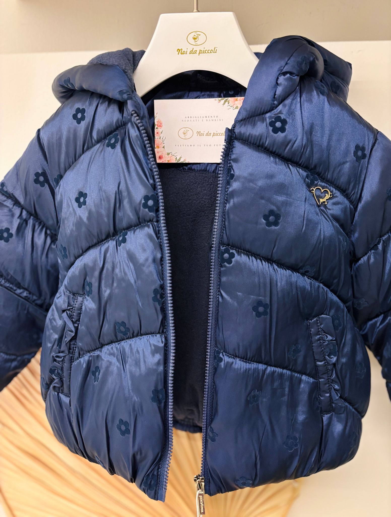 GIUBBOTTINO BOMBERINO CON FIORELLINI BLU NOTTE - Noi da piccoli