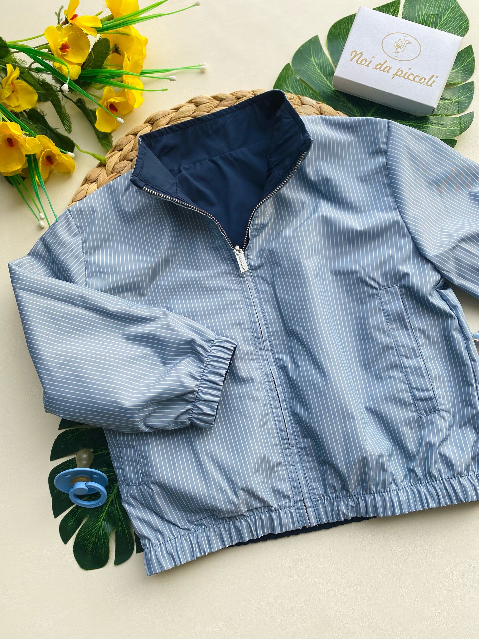 GIUBBOTTINO in colorazione denim con righe bianche - Noi da piccoli