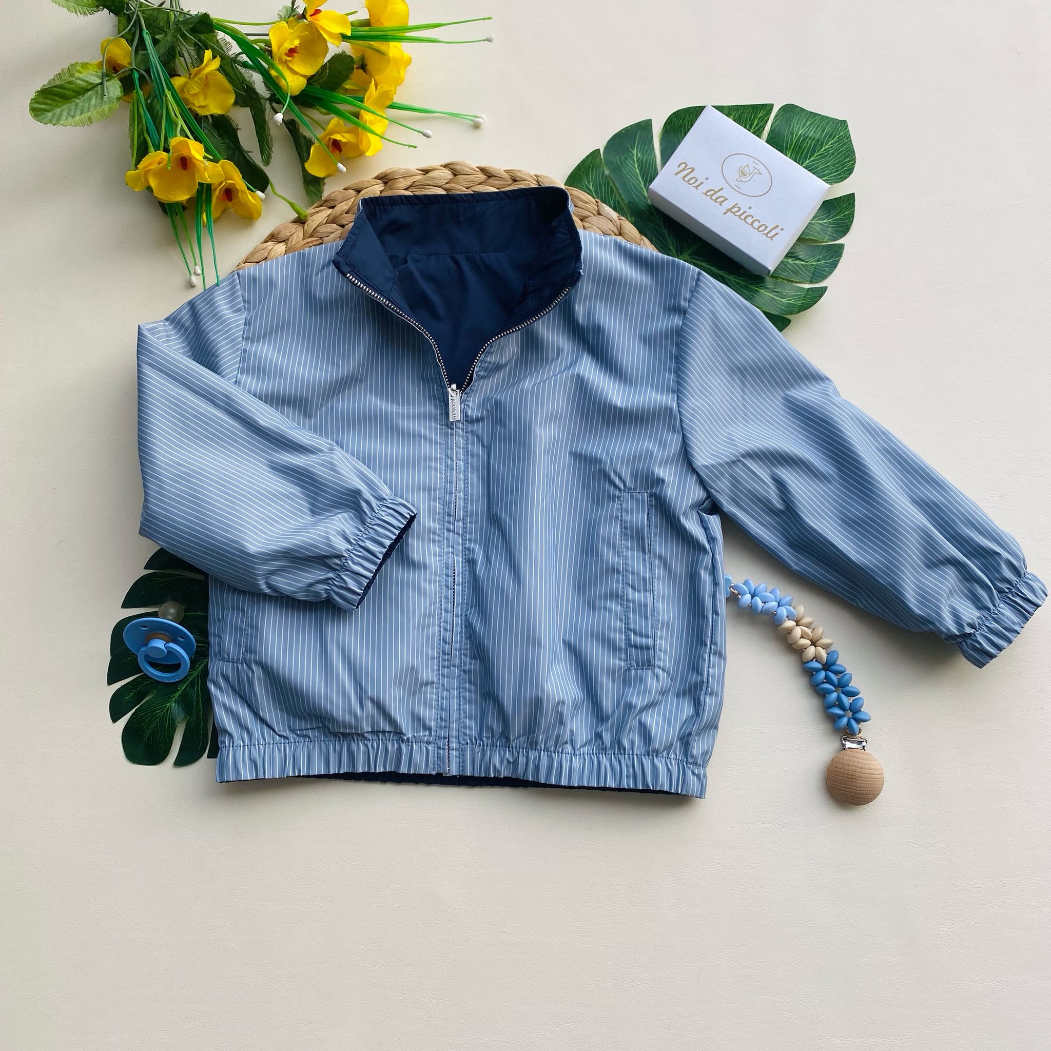 GIUBBOTTINO in colorazione denim con righe bianche - Noi da piccoli