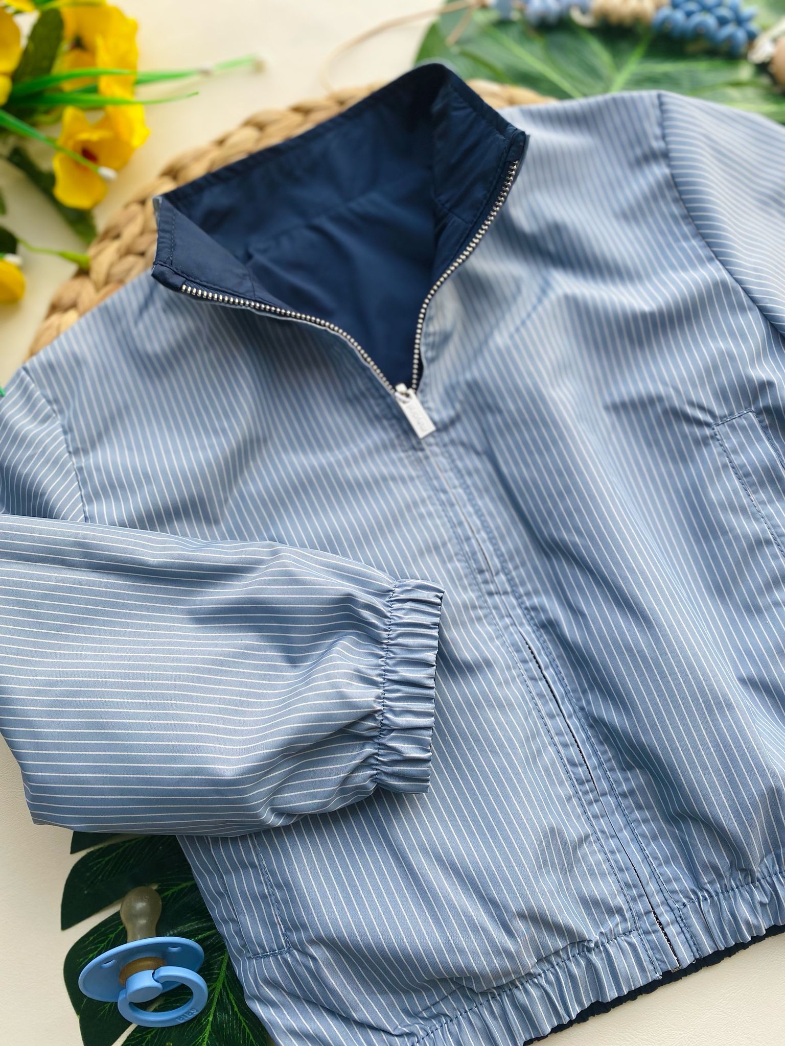 GIUBBOTTINO in colorazione denim con righe bianche - Noi da piccoli