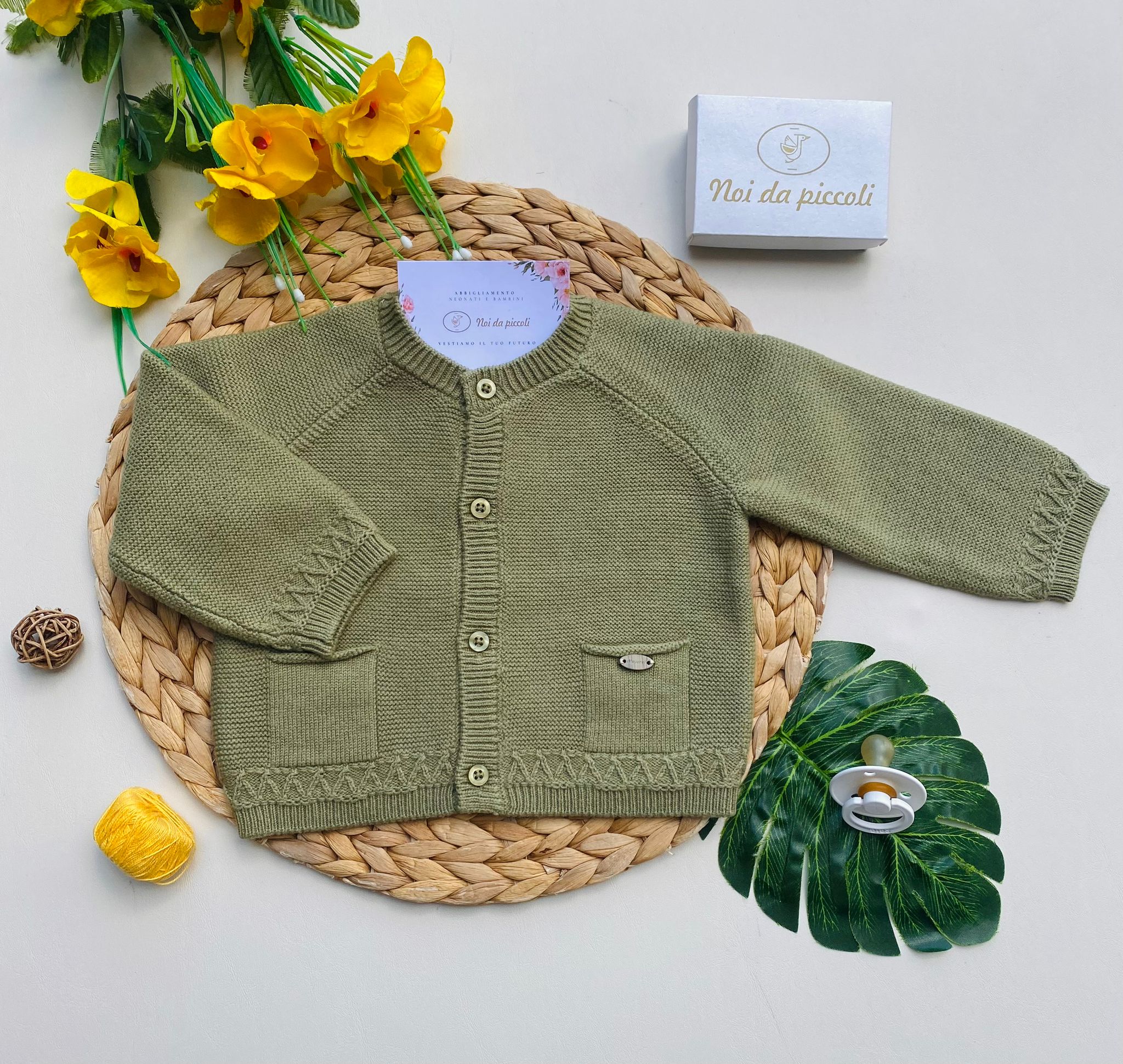 GOLFINO CON BOTTONCINI FILATO CALDO VERDE MILITARE - Noi da piccoli