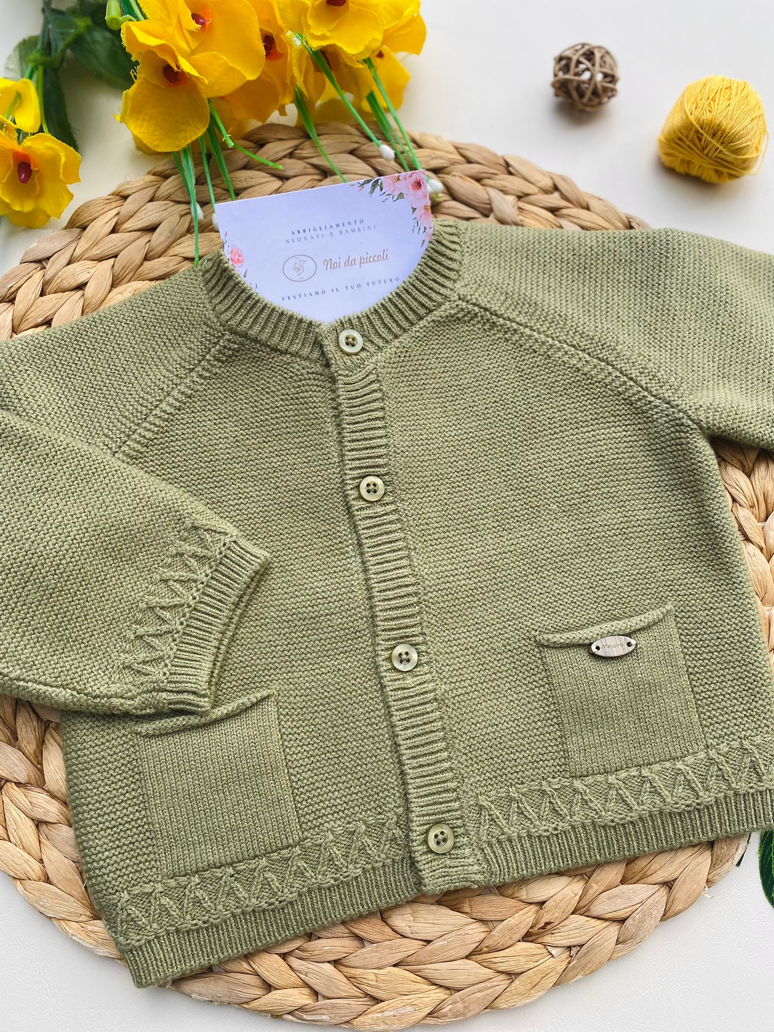 GOLFINO CON BOTTONCINI FILATO CALDO VERDE MILITARE - Noi da piccoli