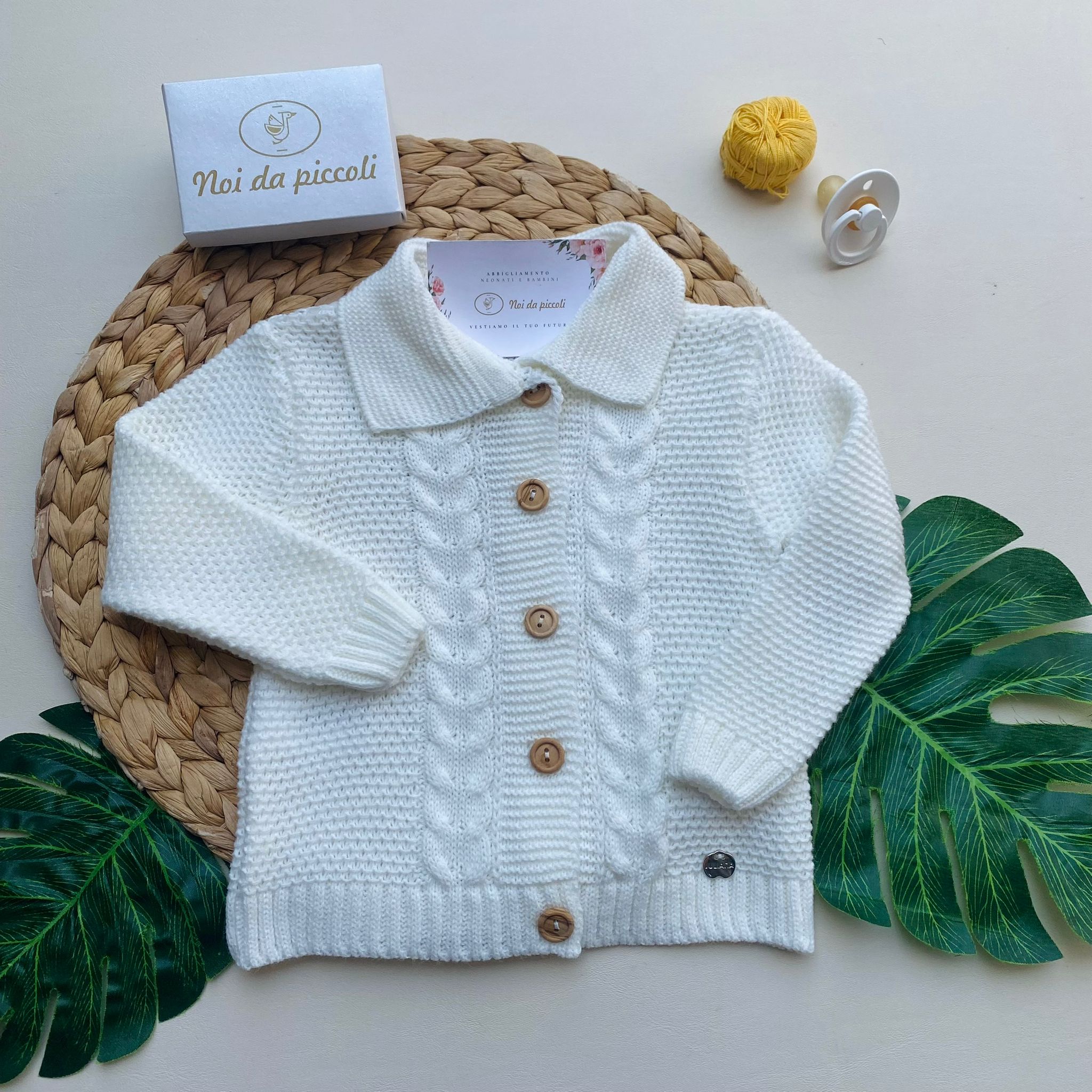 GOLFINO CON BOTTONCINI IN FINTO LEGNO FILATO CALDO CRUDO - Noi da piccoli