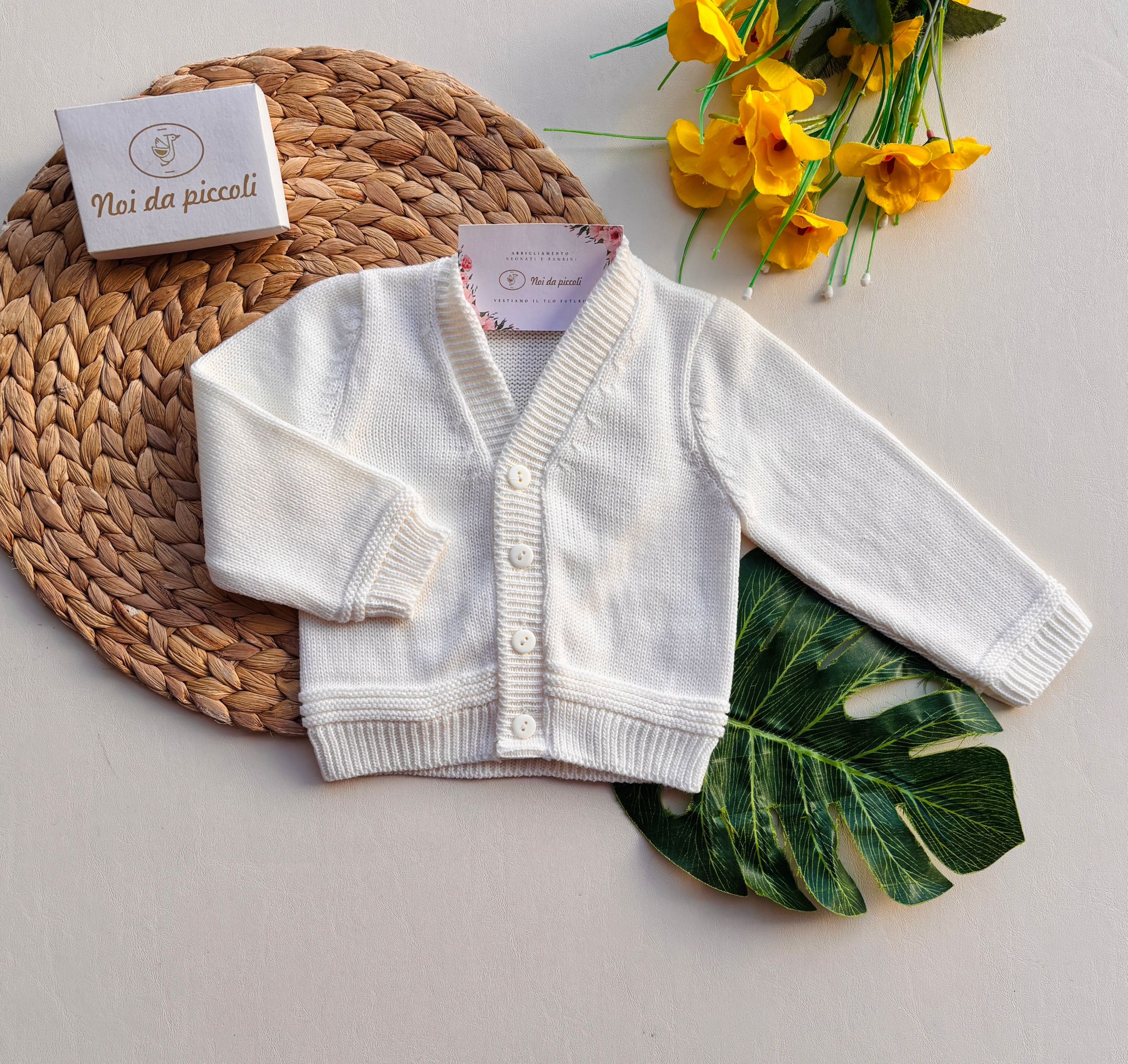 GOLFINO IN FILATO CALDO CON BOTTONCINI PANNA - Noi da piccoli