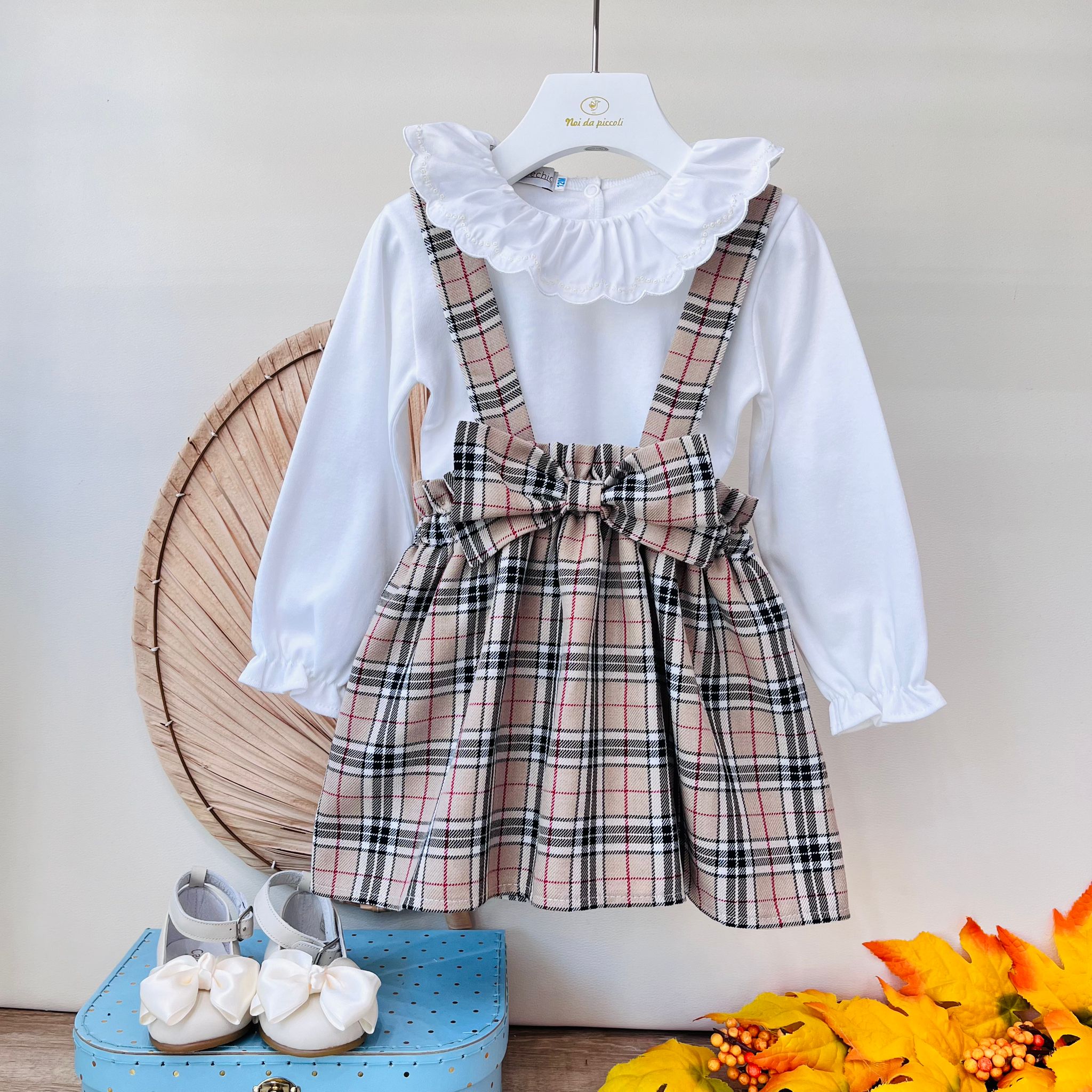 GONNELLINA CON BRETELLE A QUADRONI CON MAGLIETTINA A BODY BIANCO BEIGE - Noi da piccoli