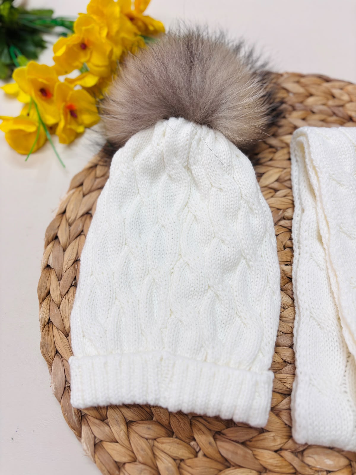 cappellino FILATO CALDO BIANCO