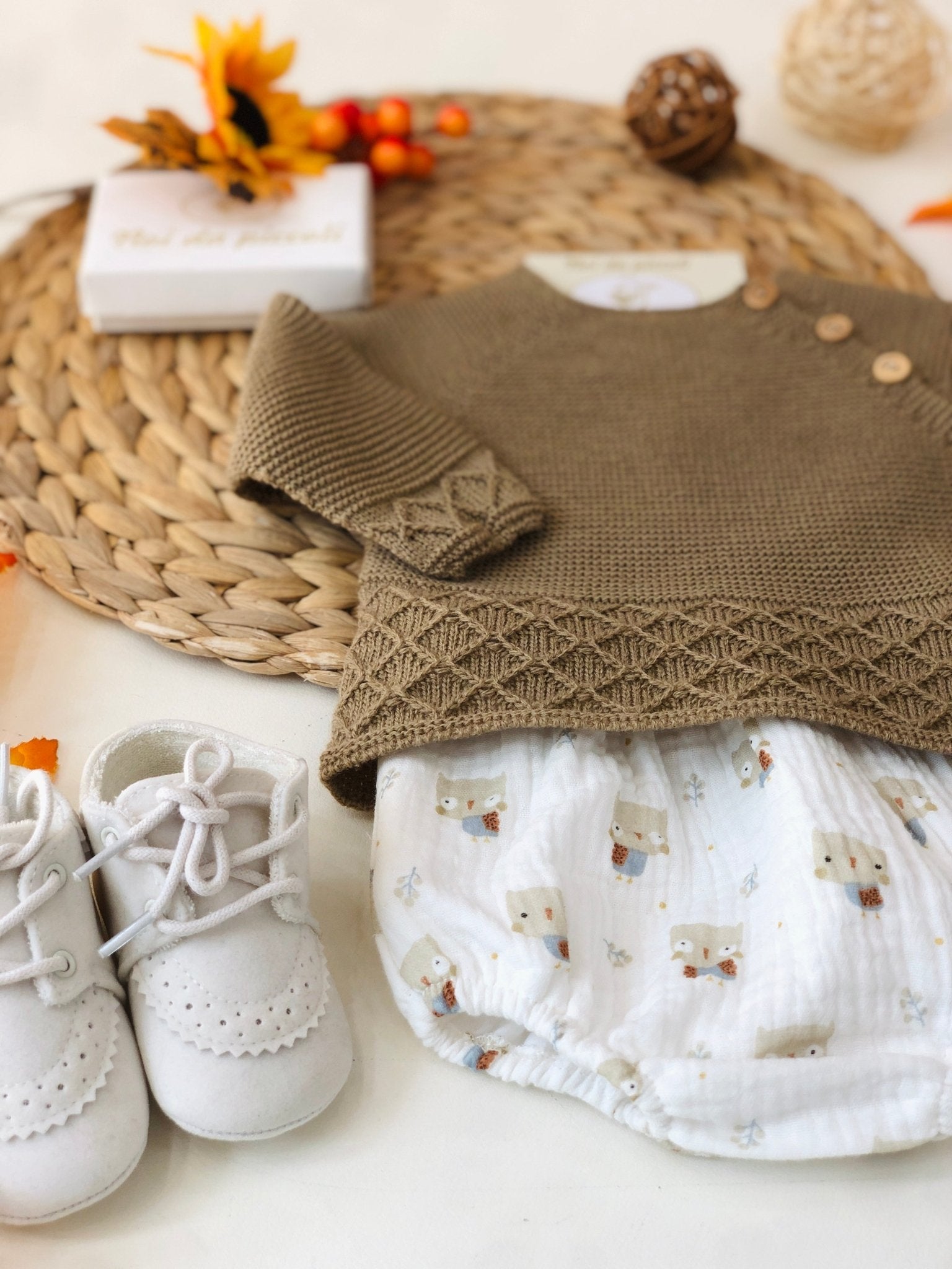 MAGLIATTINA CON CULOTTE LANA MERINO E FILATO CALDO TOSTADO BUHO - Noi da piccoli