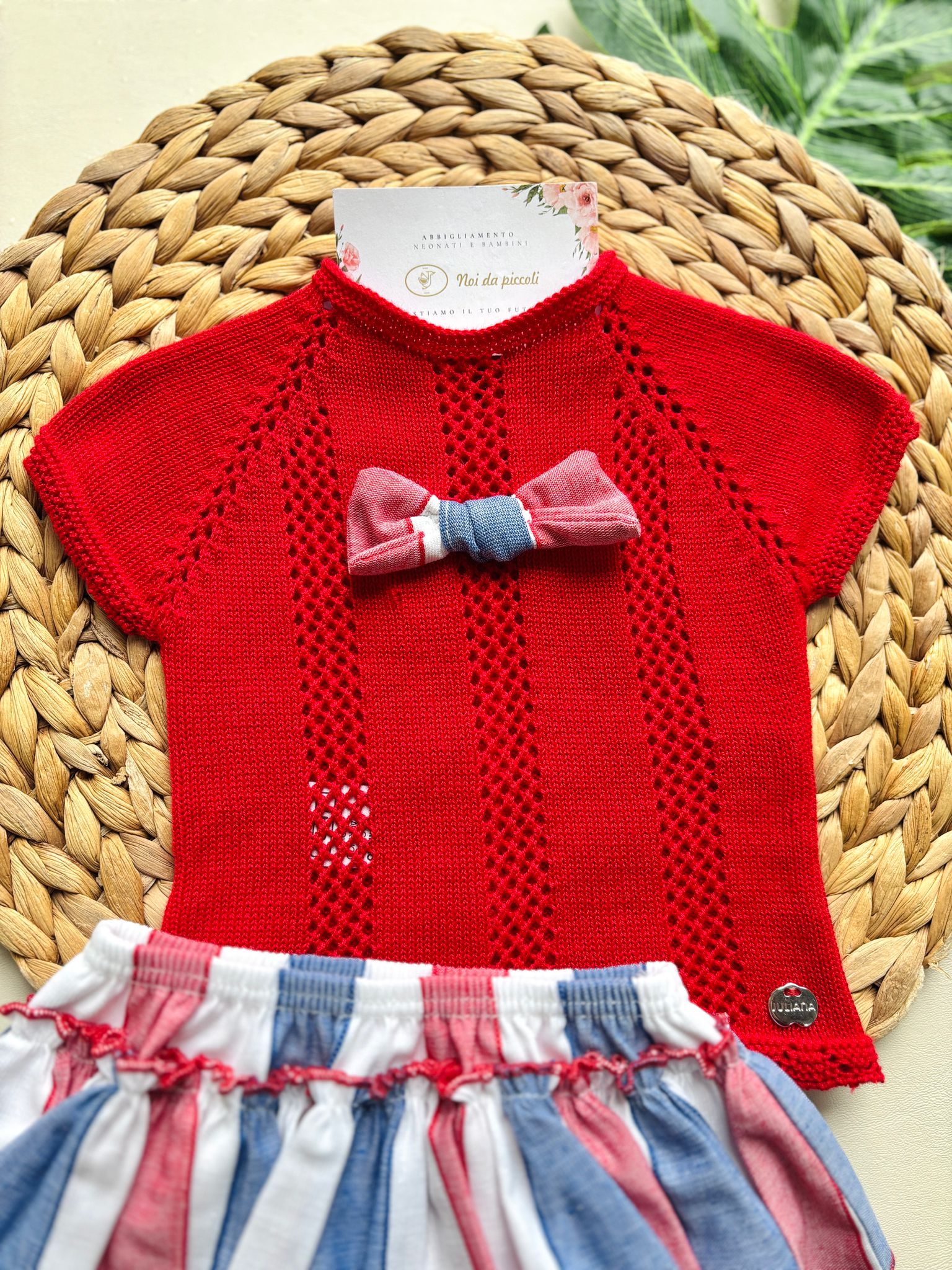 MAGLIETTINA CON FIOCCHETTO E CULOTTINA A RIGHE COLORATE - Noi da piccoli