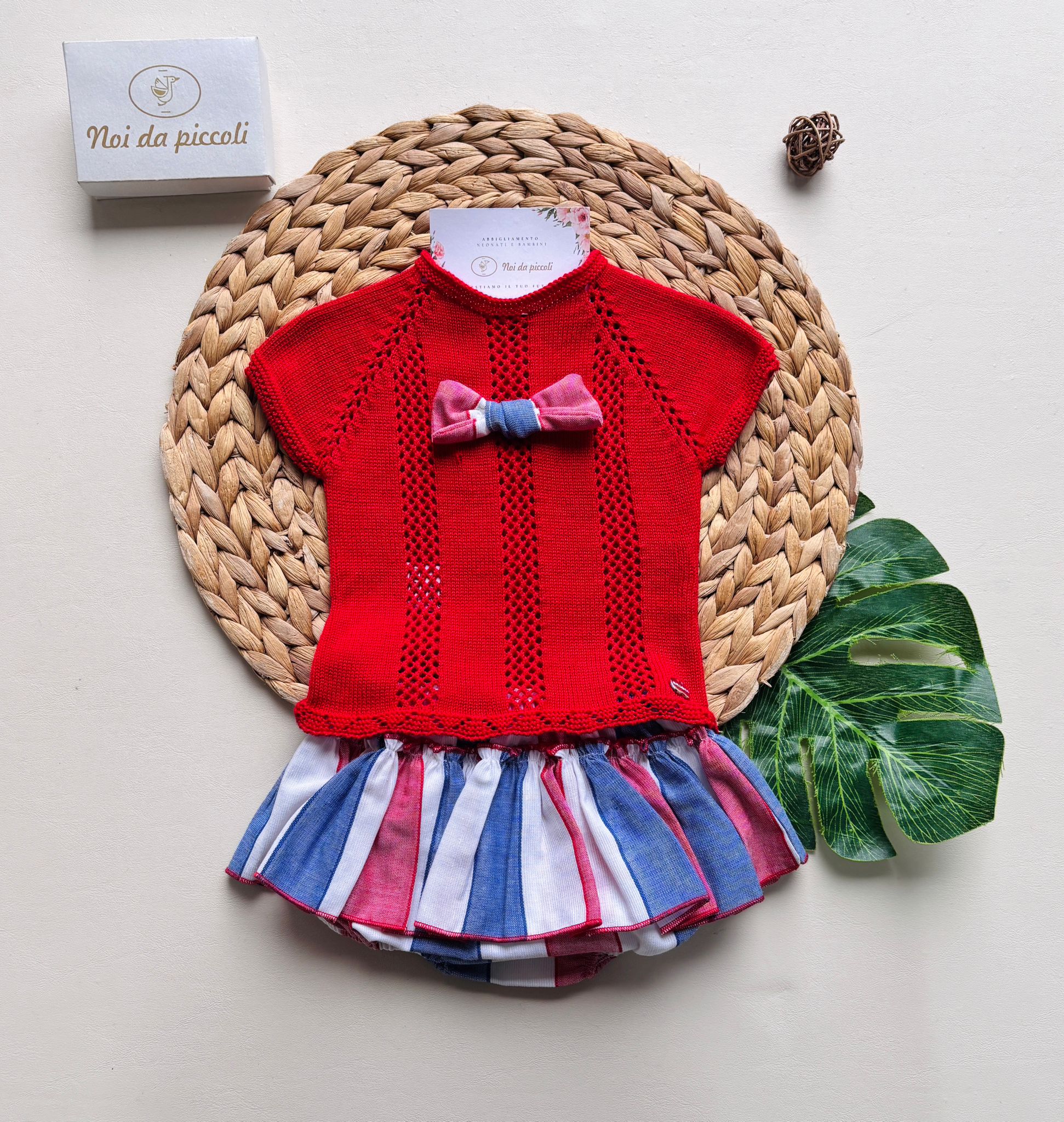 MAGLIETTINA CON FIOCCHETTO E CULOTTINA A RIGHE COLORATE - Noi da piccoli