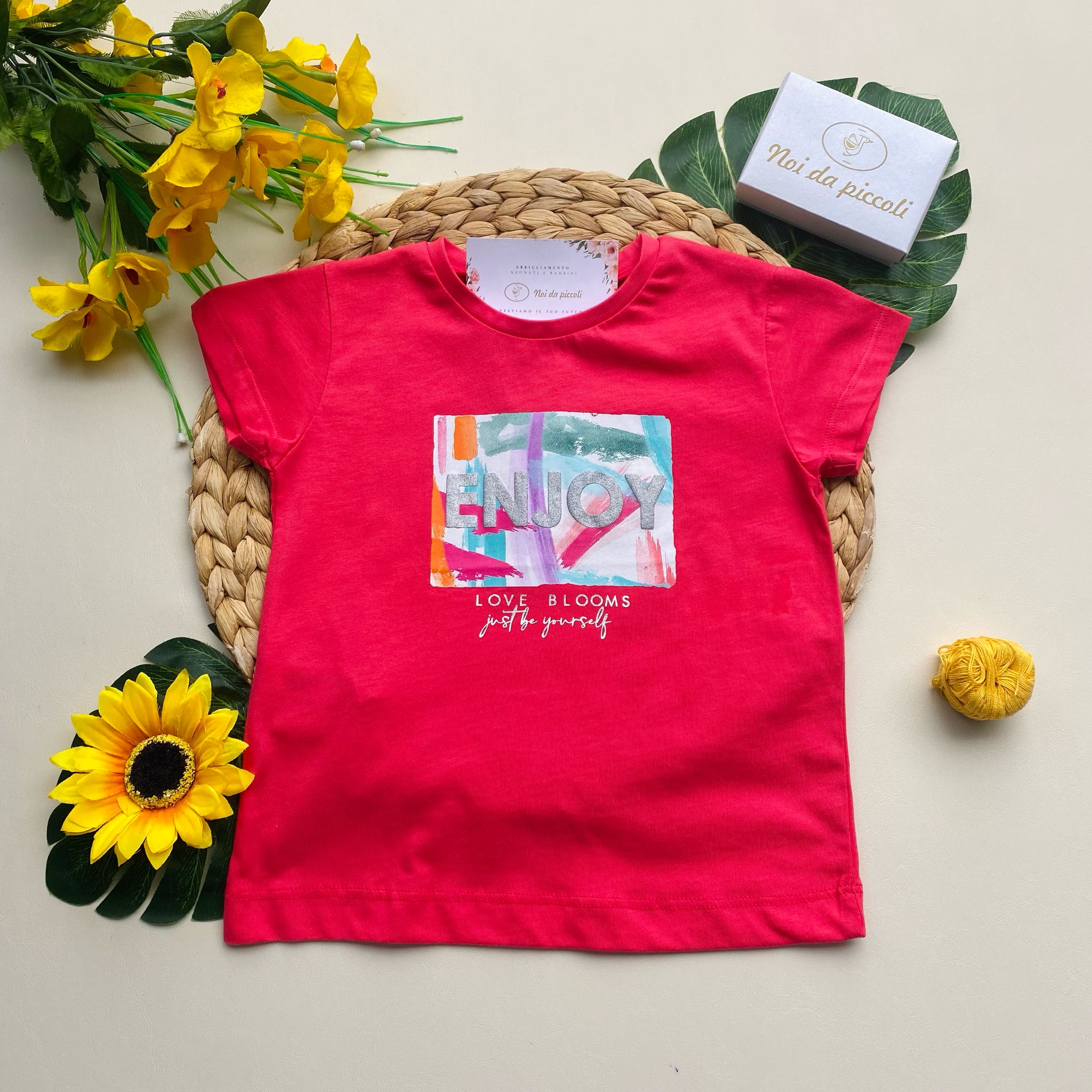MAGLIETTINA IN COLORAZIONE PEONIA CON DISEGNINI - Noi da piccoli