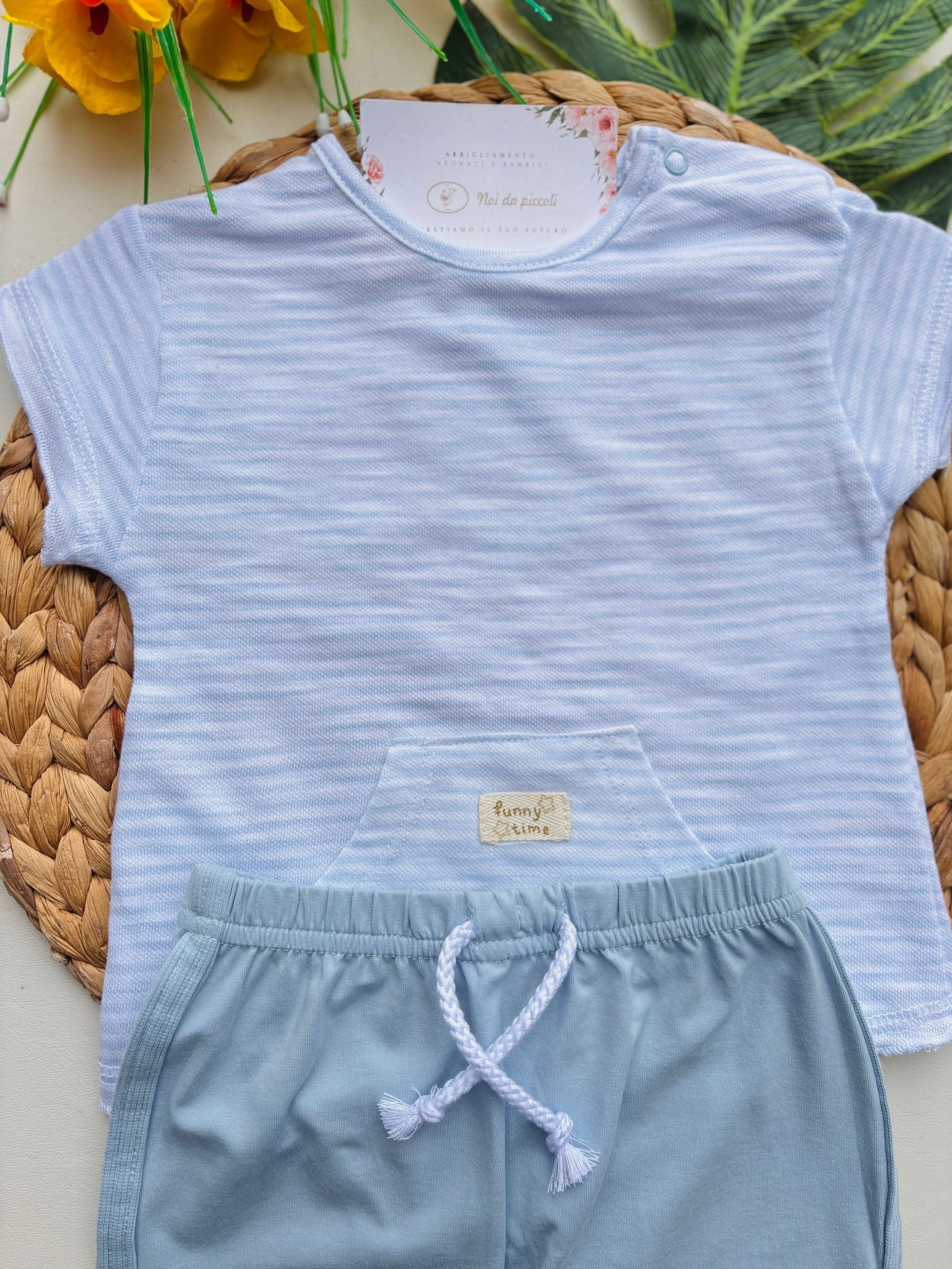 MAGLIETTINA IN COTONE A RIGHE CON PANTALONCINO Bianco Cielo - Noi da piccoli