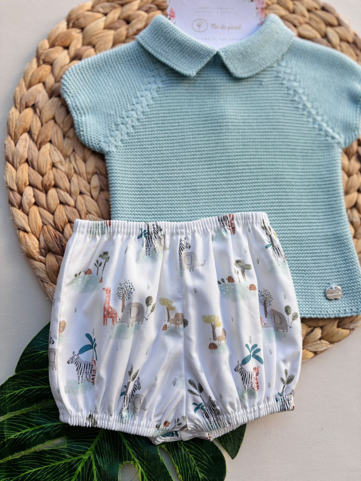 MAGLIETTINA IN COTONE E ACRILICO CON CULOTTINA ANIMALI SAFARI VERDE ACQUA - Noi da piccoli