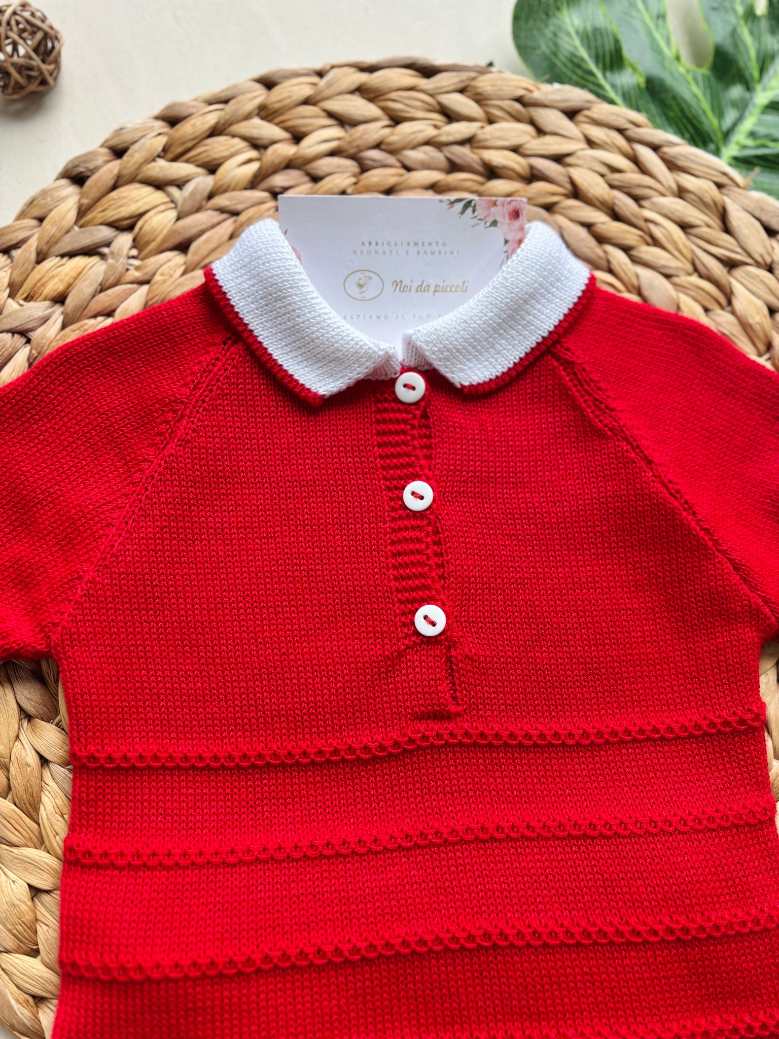 MAGLIETTINA IN OTONE E ACRILICO CON COLLETTO BIANCO E CULOTTINA A RIGHE rojo - Noi da piccoli