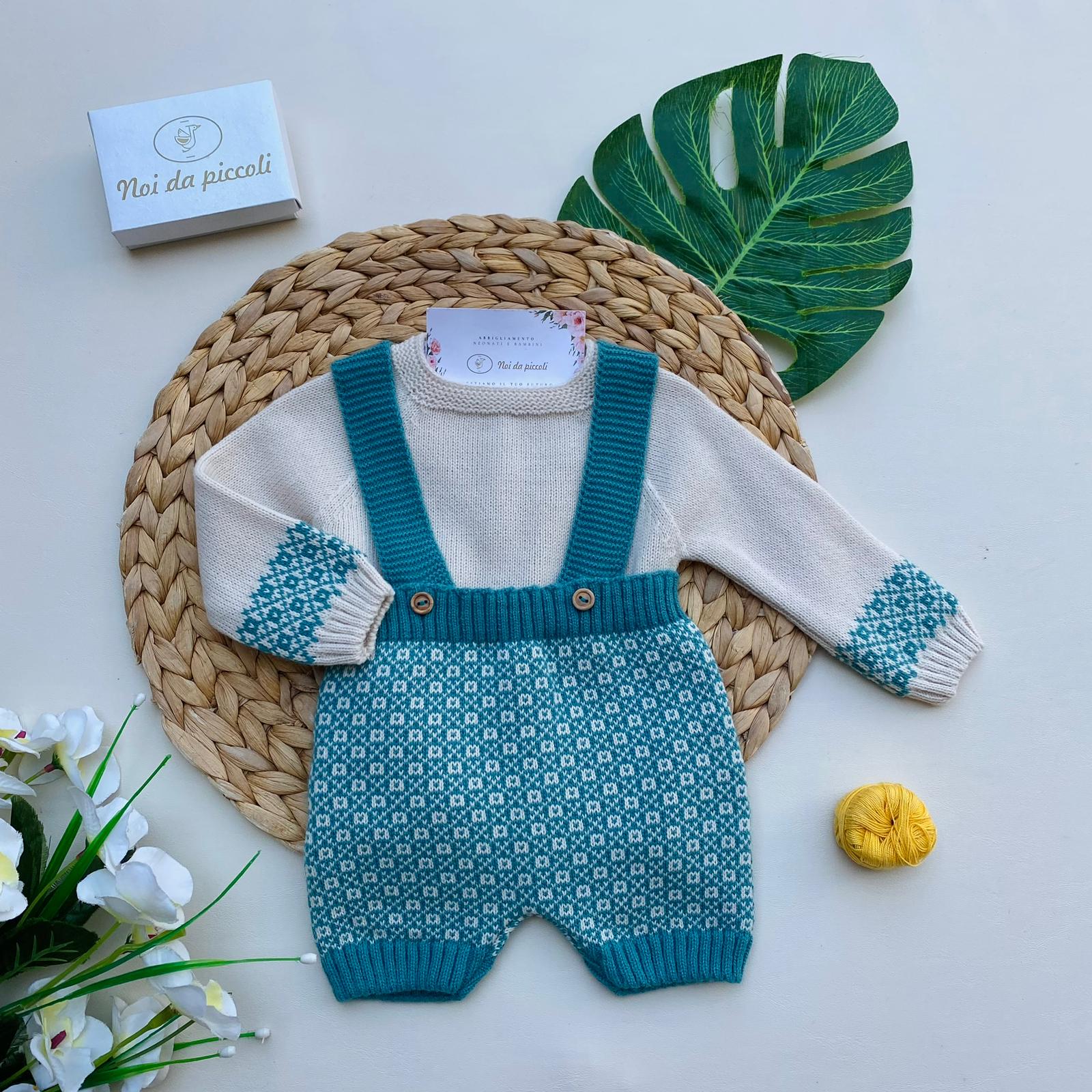 MAGLIETTTINA CON SALOPETTE FILATO CALDO 100% ACRILICO VERDE PETROLIO - Noi da piccoli