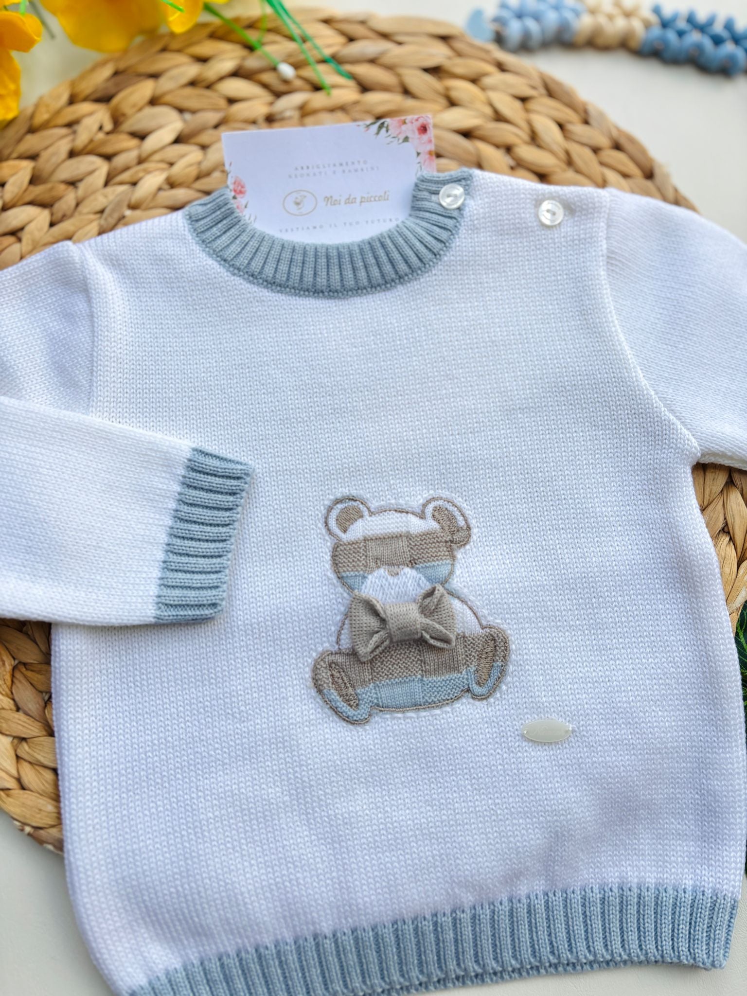 MAGLIONCINO IN FILATO CALDO CON ORSACCHIOTTO PANNA CIELO - Noi da piccoli