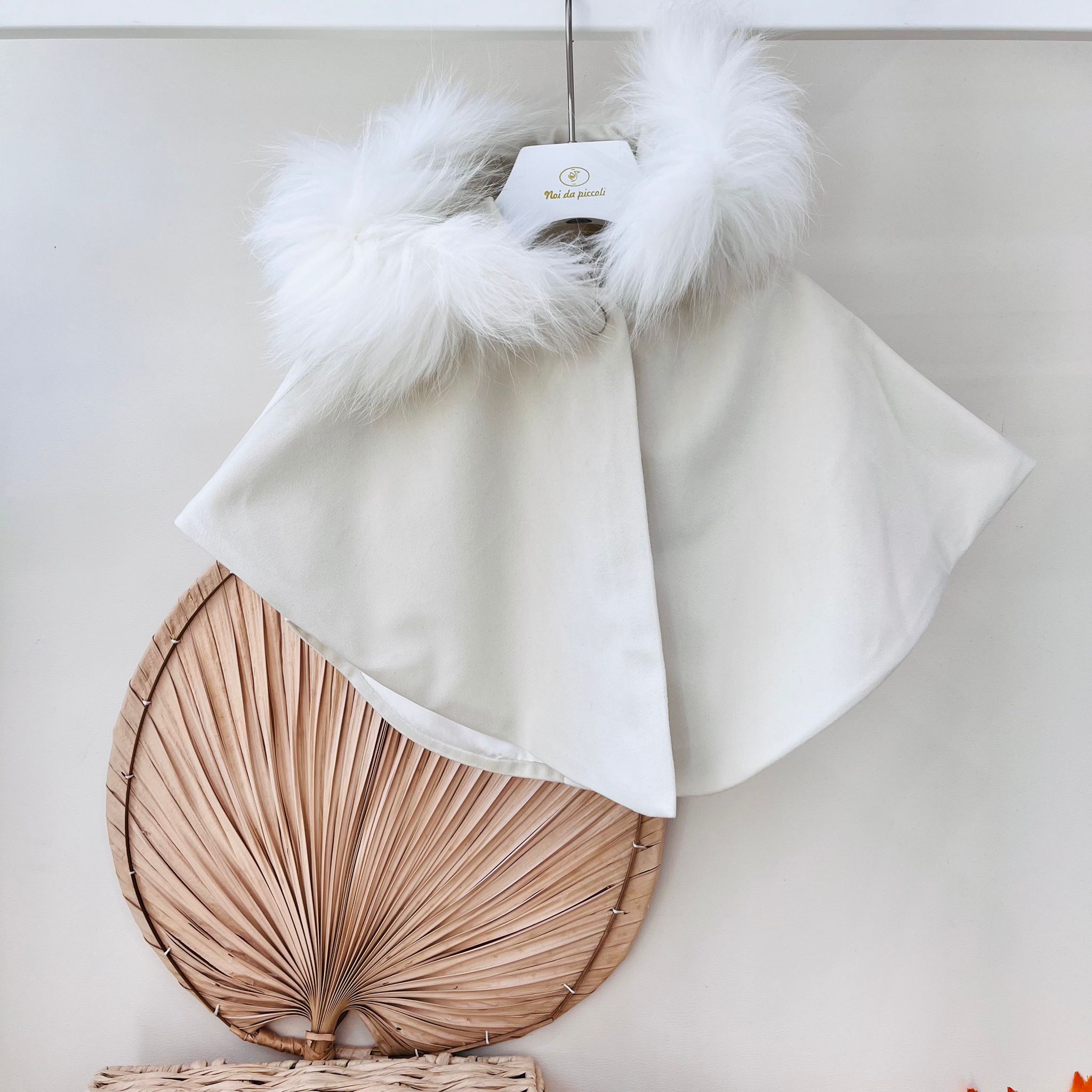 MANTELLA IN VELLUTINO CON CAPPUCCIO IN PELLICCIA Avorio - Noi da piccoli