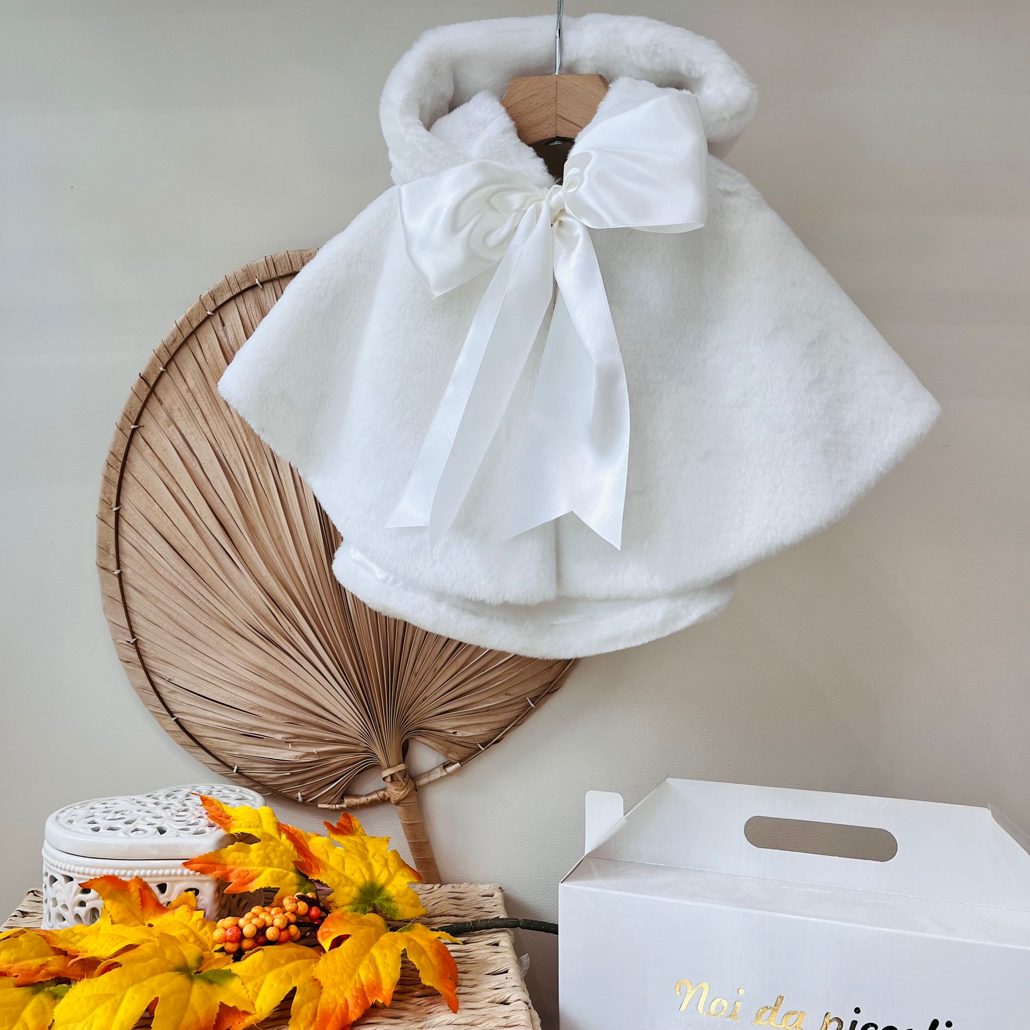 MANTELLA PELLICCIA CON FIOCCO RASO PANNA - Noi da piccoli