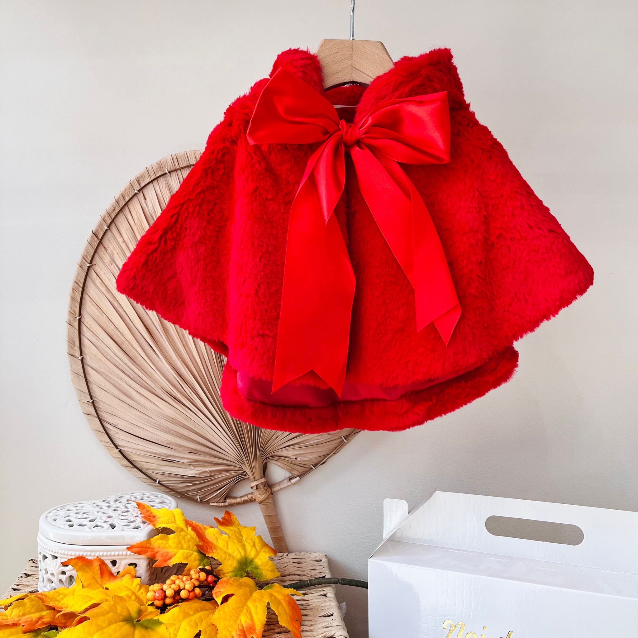 MANTELLA PELLICCIA CON FIOCCO RASO Rosso - Noi da piccoli